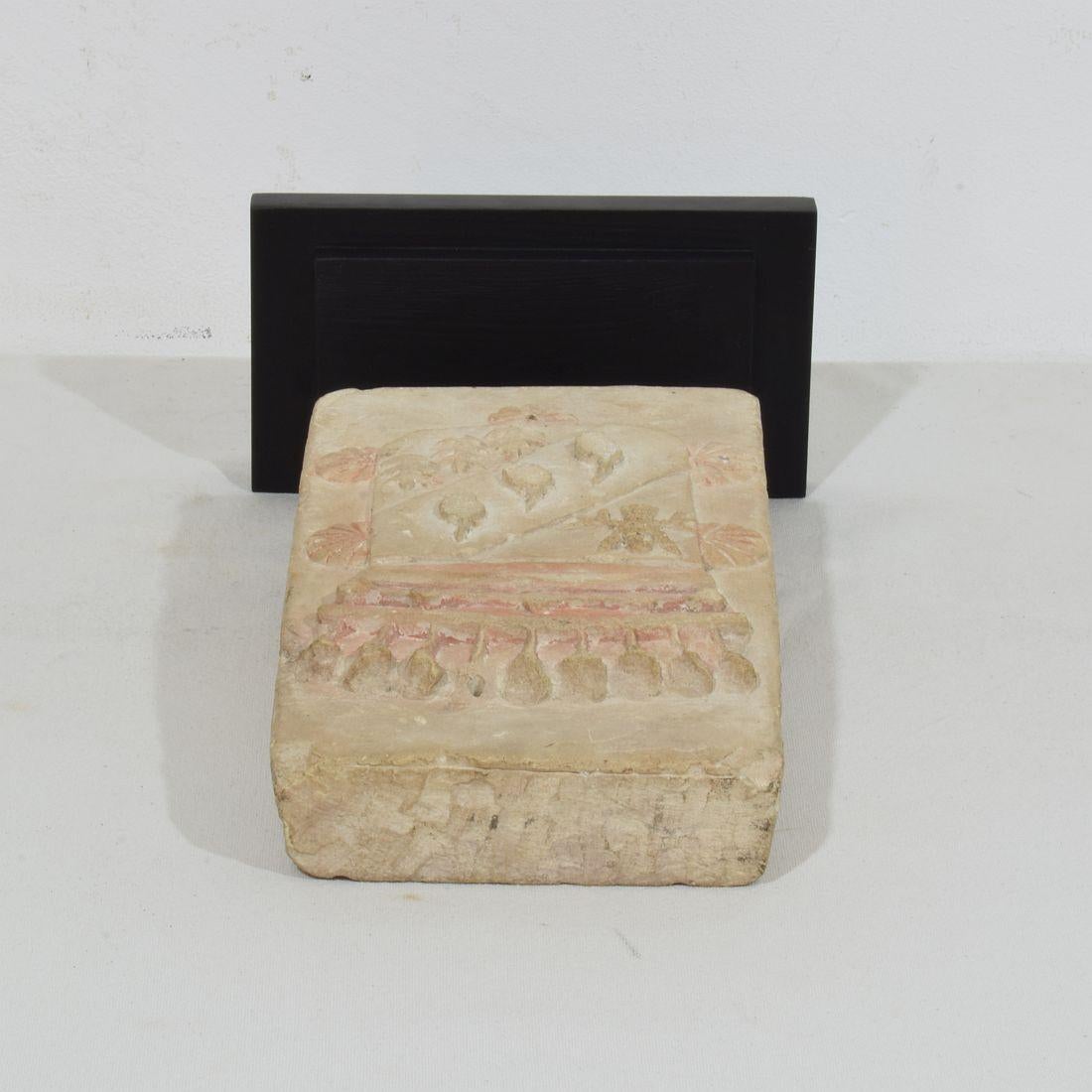 Stemma francese in pietra intagliata del XVIII secolo in vendita 5