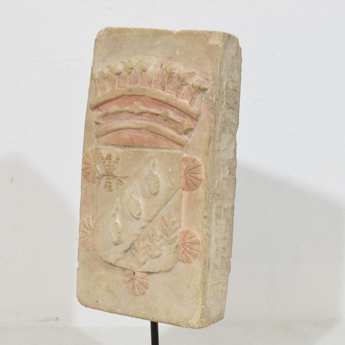 Pietra Stemma francese in pietra intagliata del XVIII secolo in vendita