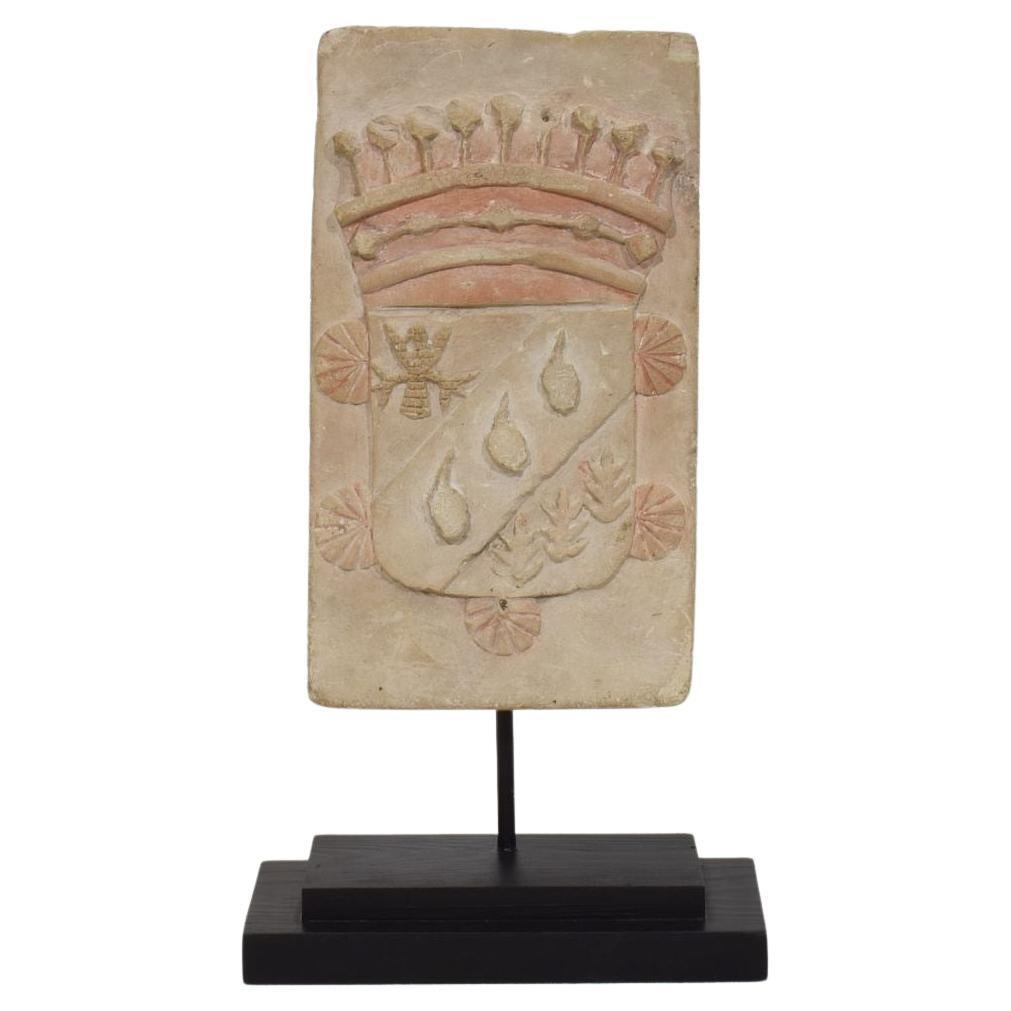 Manteau d'armoiries français en pierre sculptée du 18ème siècle