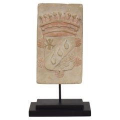 Manteau d'armoiries français en pierre sculptée du 18ème siècle