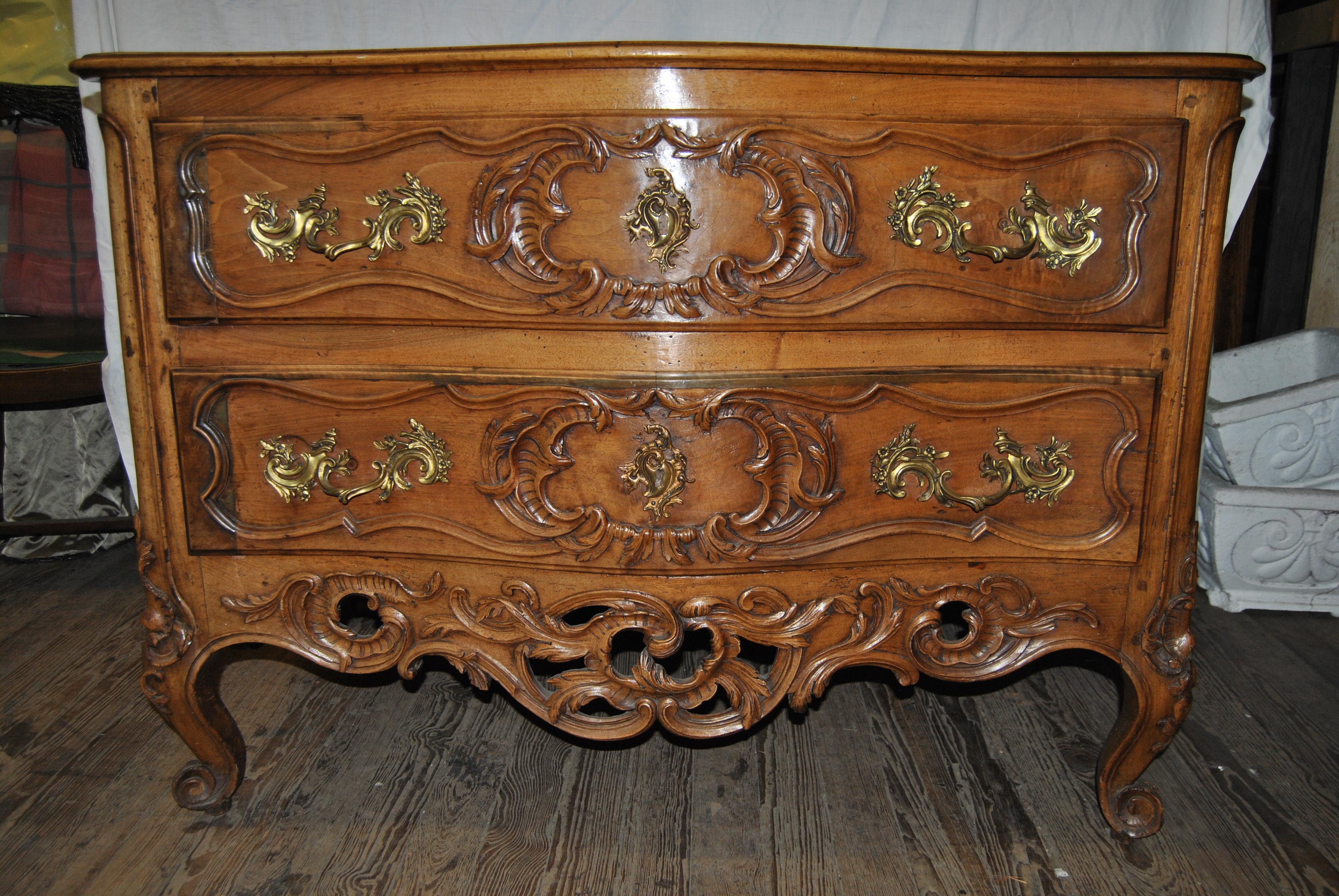 18th Century French Carved Walnut Chest of Drawers In Good Condition For Sale In Savannah, GA