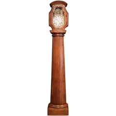 horloge de parquet en noyer sculpté du 18ème siècle à Lyon