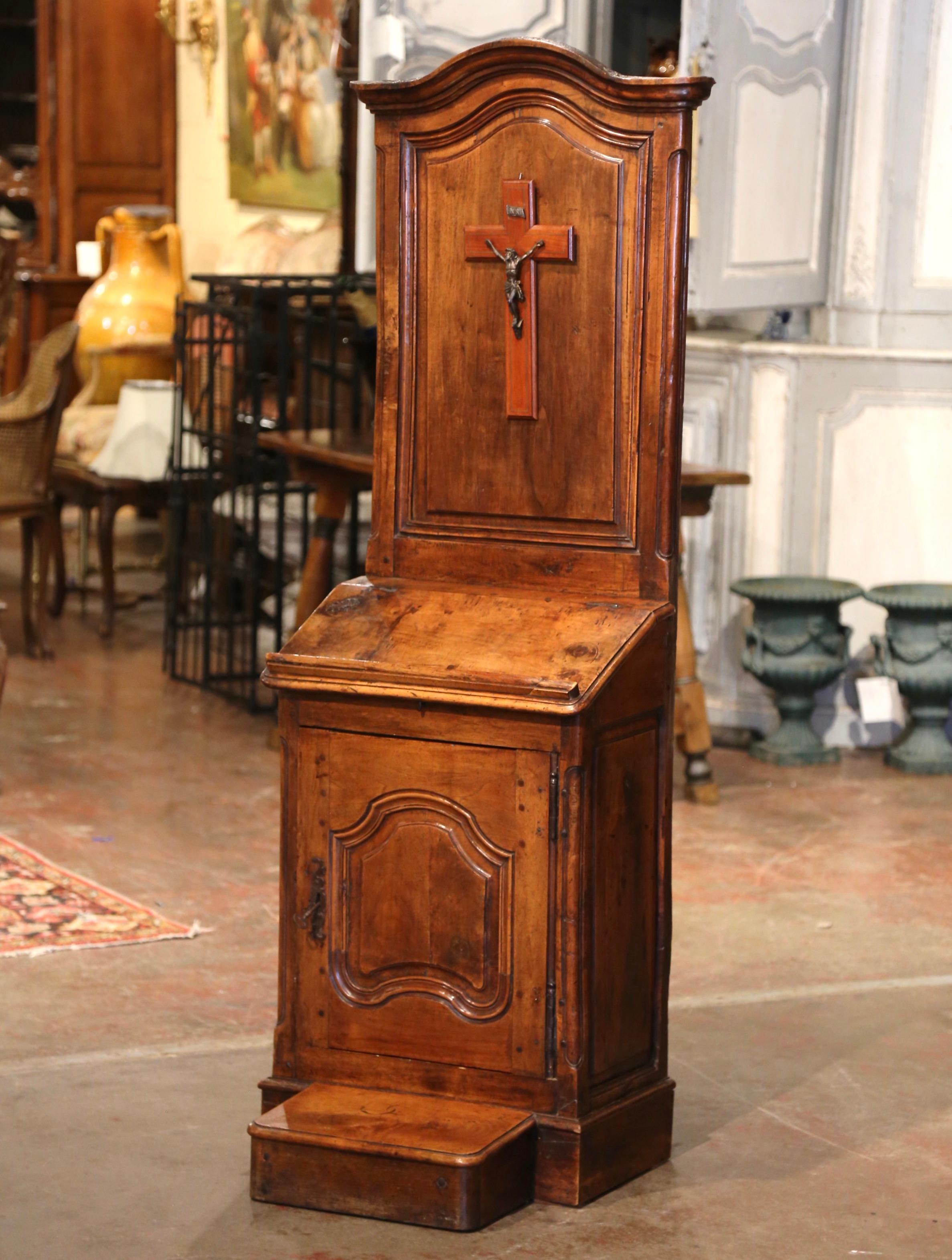 18th Century French Carved Walnut Oratoire Prayer Kneeler Cabinet from Burgundy In Excellent Condition In Dallas, TX