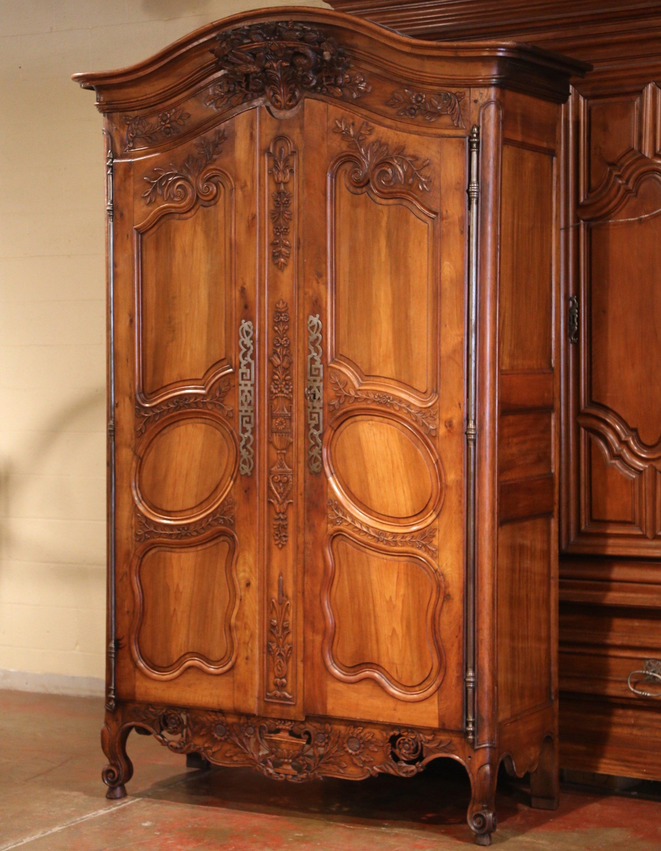18th Century French Carved Walnut Wedding Armoire Cabinet from Provence In Excellent Condition In Dallas, TX