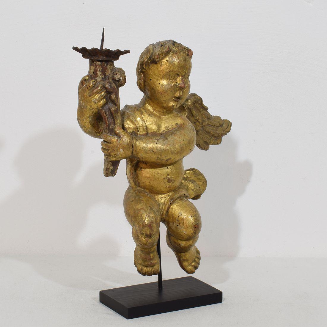 18th Century, French Carved Wood Baroque Angel with Candleholder In Good Condition For Sale In Buisson, FR