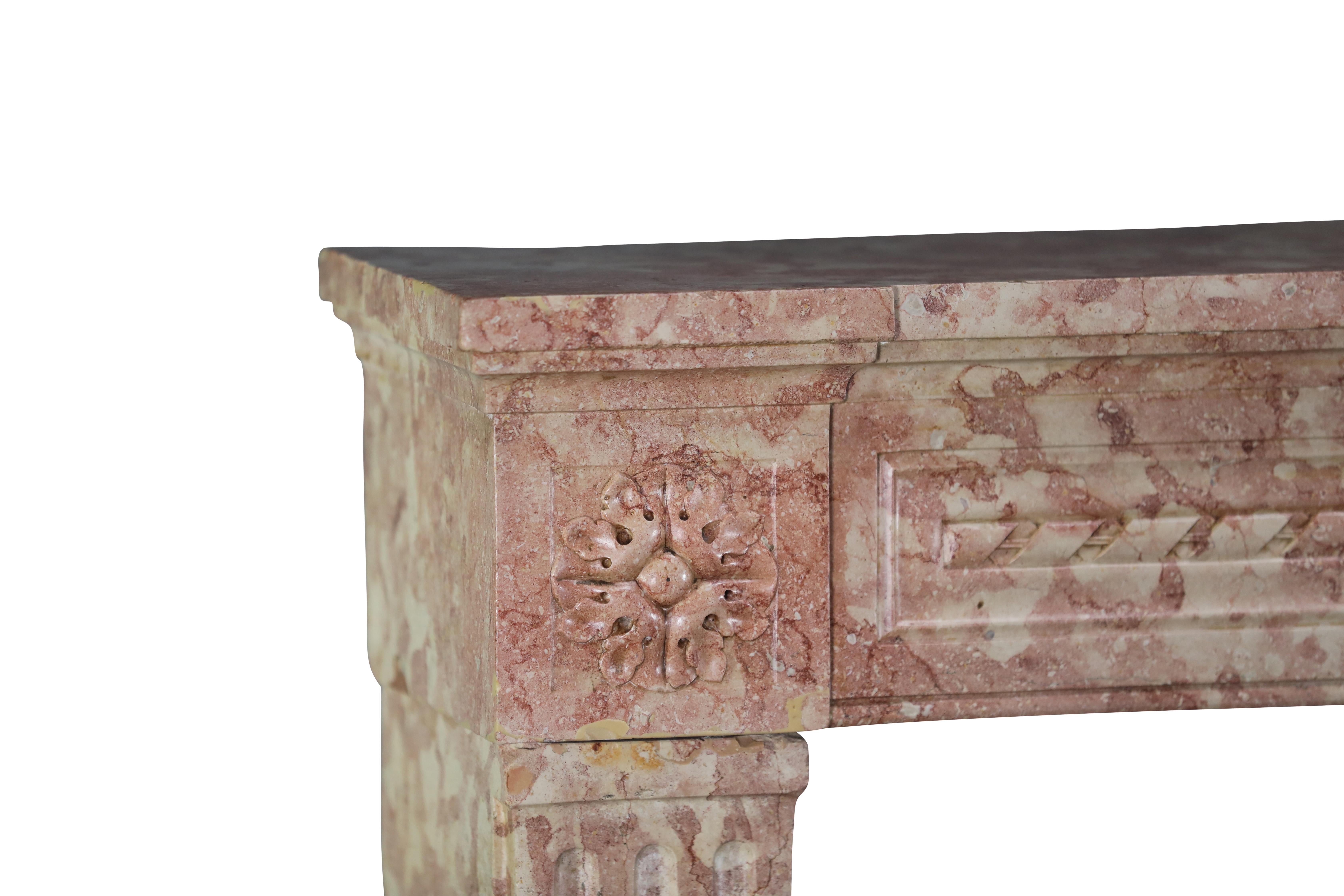18th Century French Castle Fireplace In Rose And Ivory Marble Stone For Sale 4