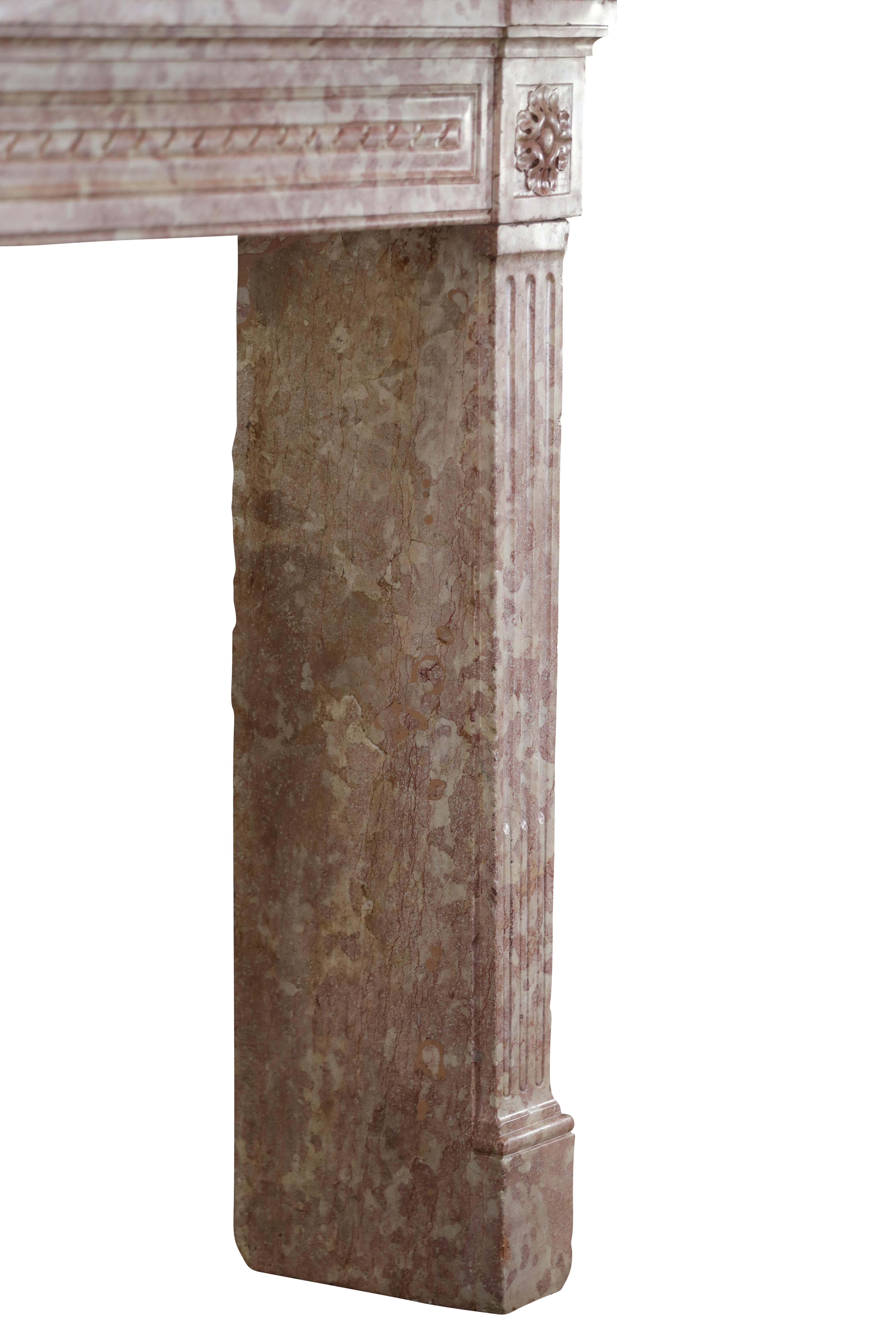 18th Century French Castle Fireplace In Rose And Ivory Marble Stone For Sale 12
