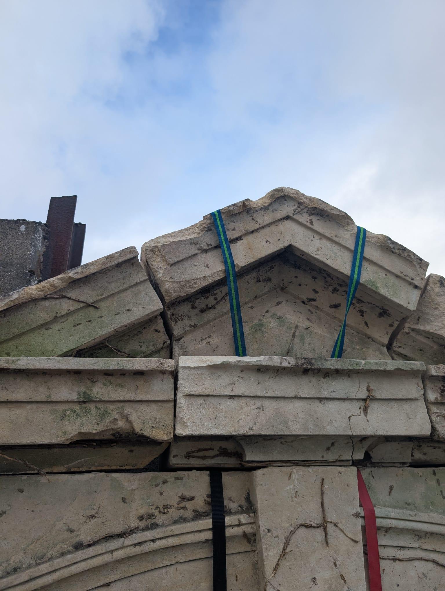 18th-Century French Château Limestone Arch with Pediment, circa 1750 For Sale 6