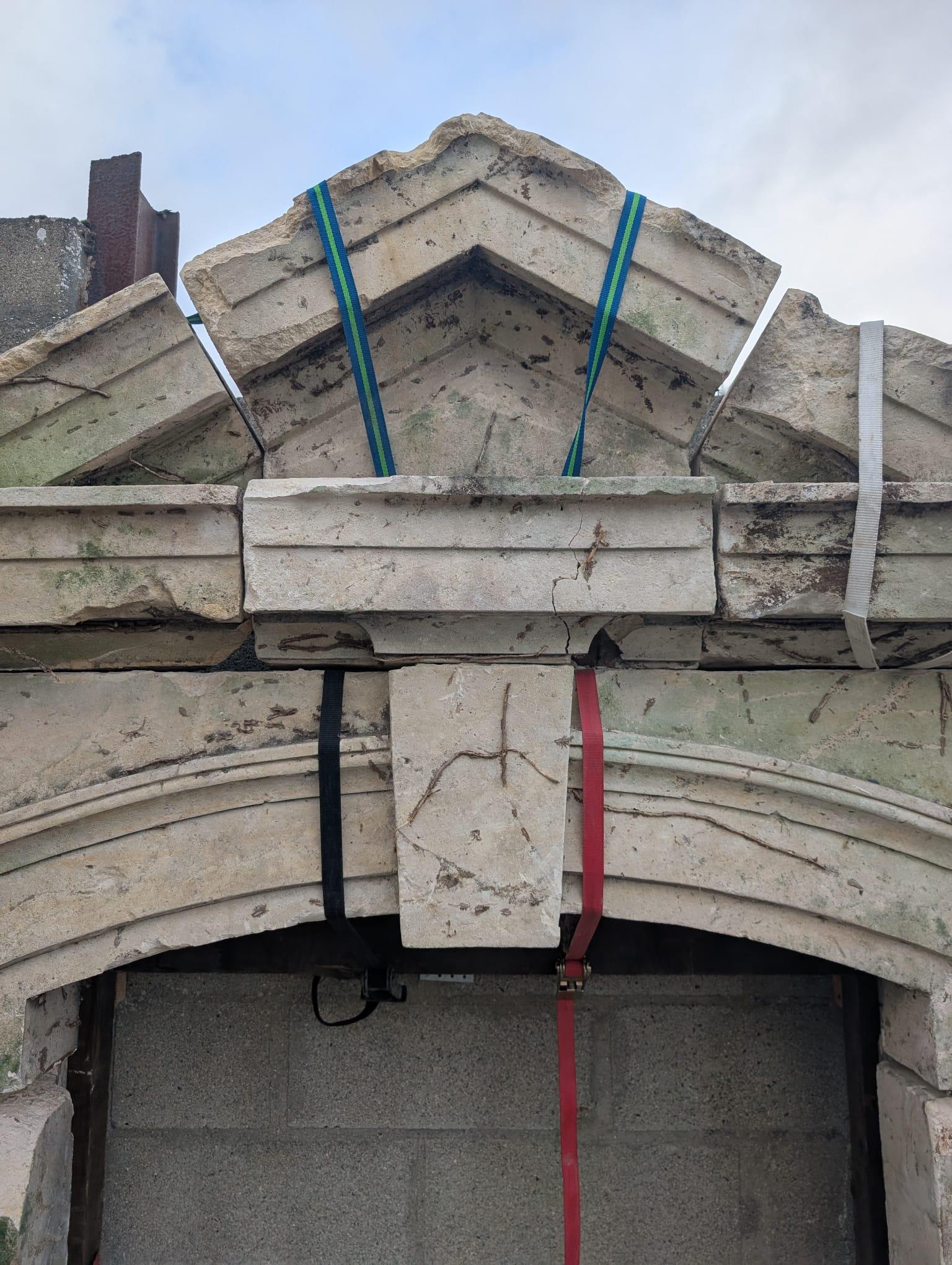 18th-Century French Château Limestone Arch with Pediment, circa 1750 For Sale 3