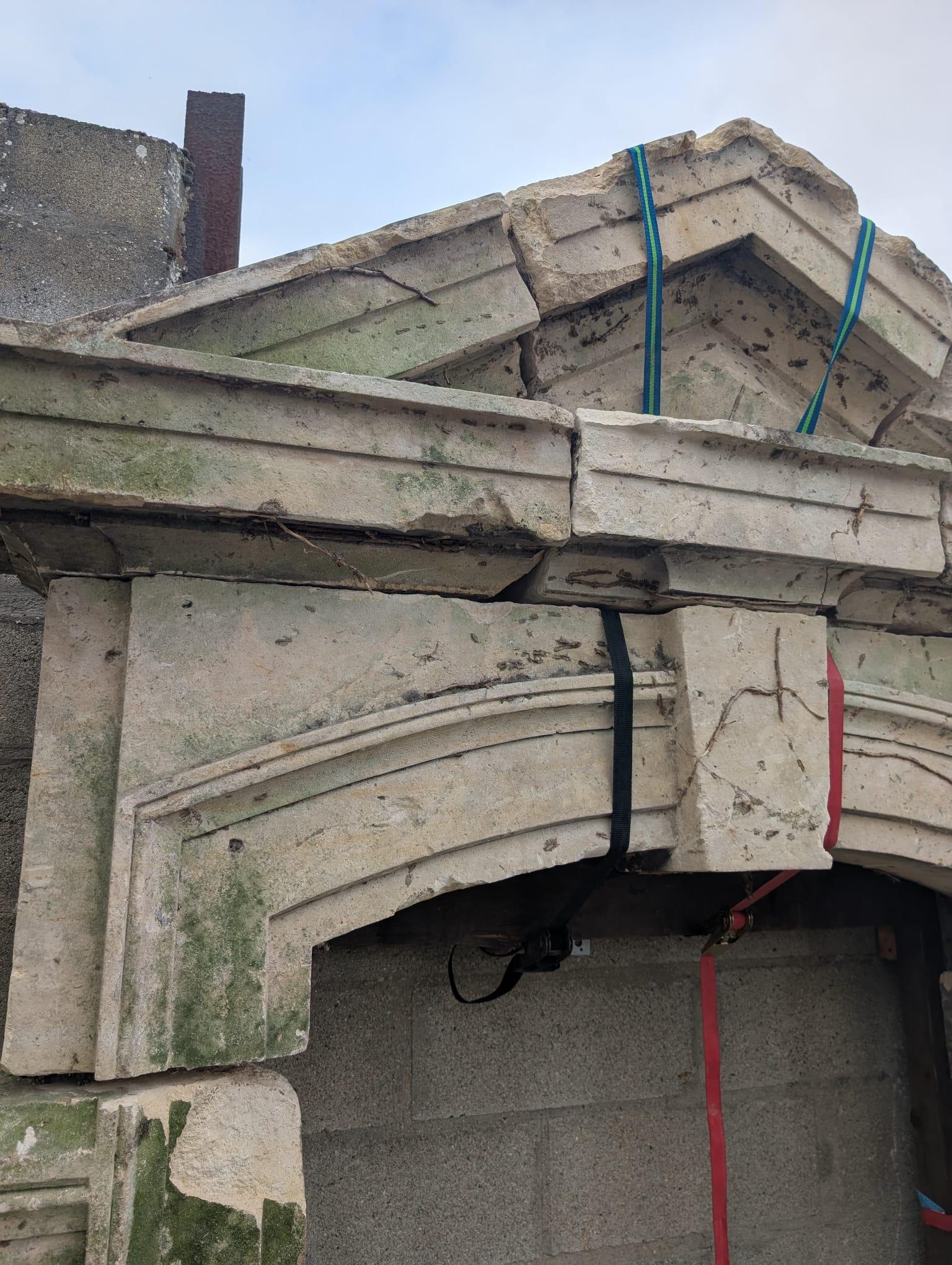 18th-Century French Château Limestone Arch with Pediment, circa 1750 For Sale 5