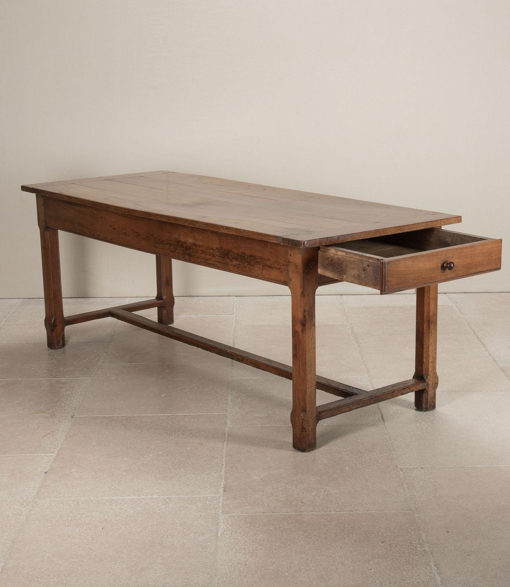 Français 18th Century French Cherry Wood Dining Table en vente