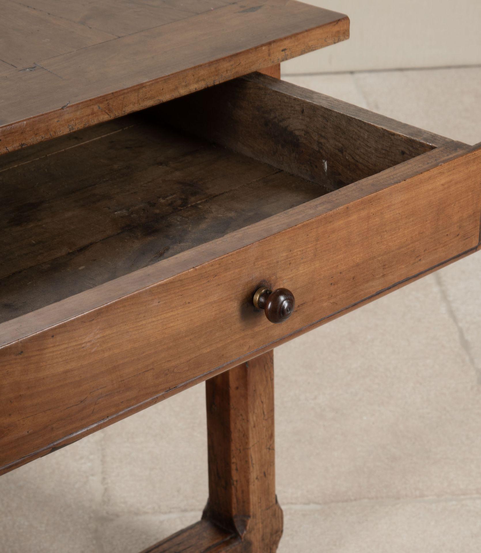 Cerise 18th Century French Cherry Wood Dining Table en vente