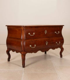 Commode « Sauteuse de Castraise » du XVIIIe siècle, en bois de cerisier français