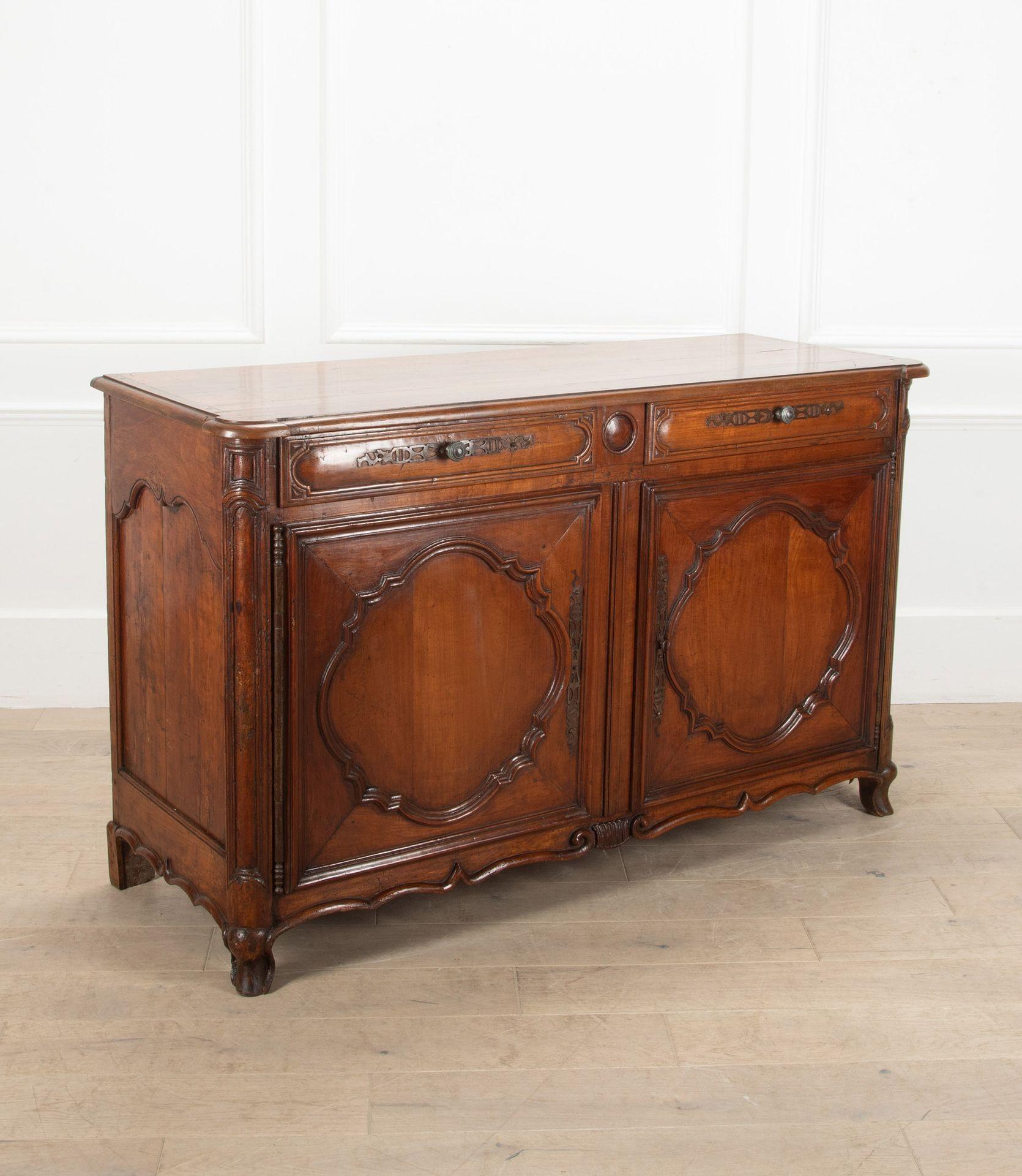 Stile provenzale Buffet in ciliegio francese del XVIII secolo in vendita