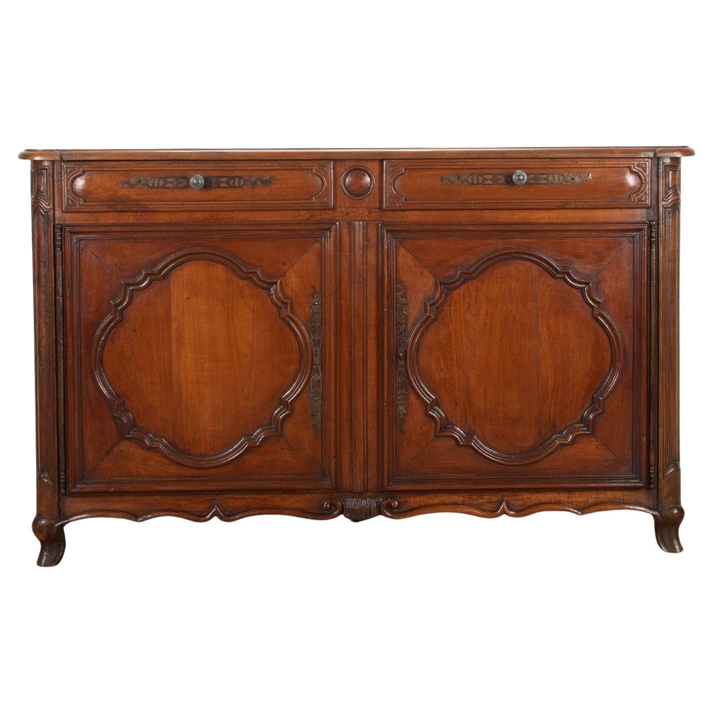 Buffet en cerisier français du XVIIIe siècle