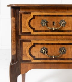 Comò francese del XVIII secolo in legno di ciliegio