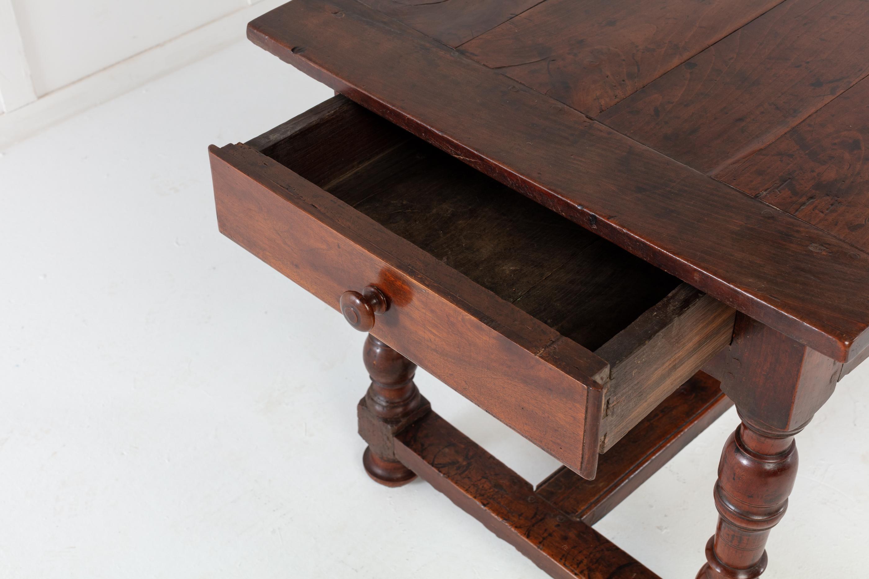 18th Century French Cherrywood Dining Table In Good Condition For Sale In Gloucestershire, GB