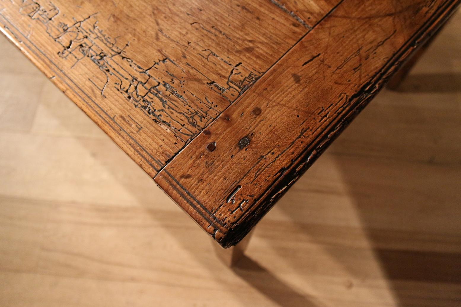 18th Century French  Cherrywood Farmhouse Table In Good Condition In Eindhoven, NL
