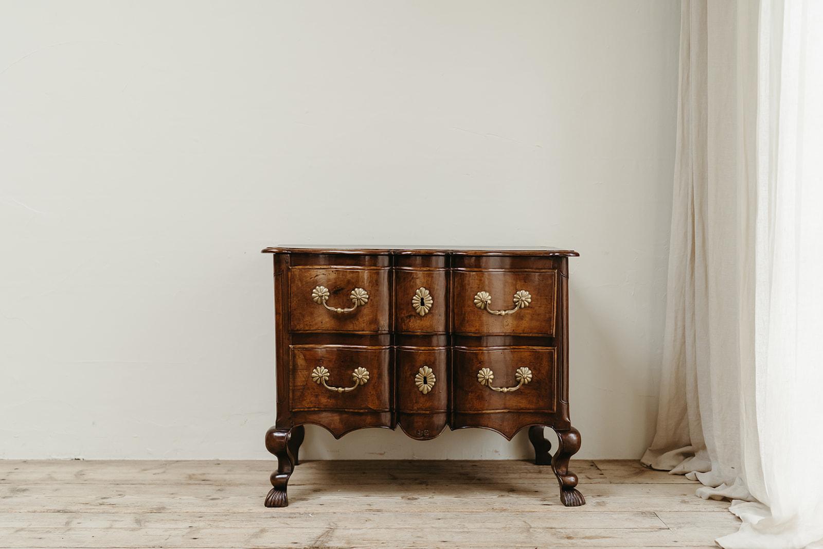 18th century French chest of drawers ... For Sale 9