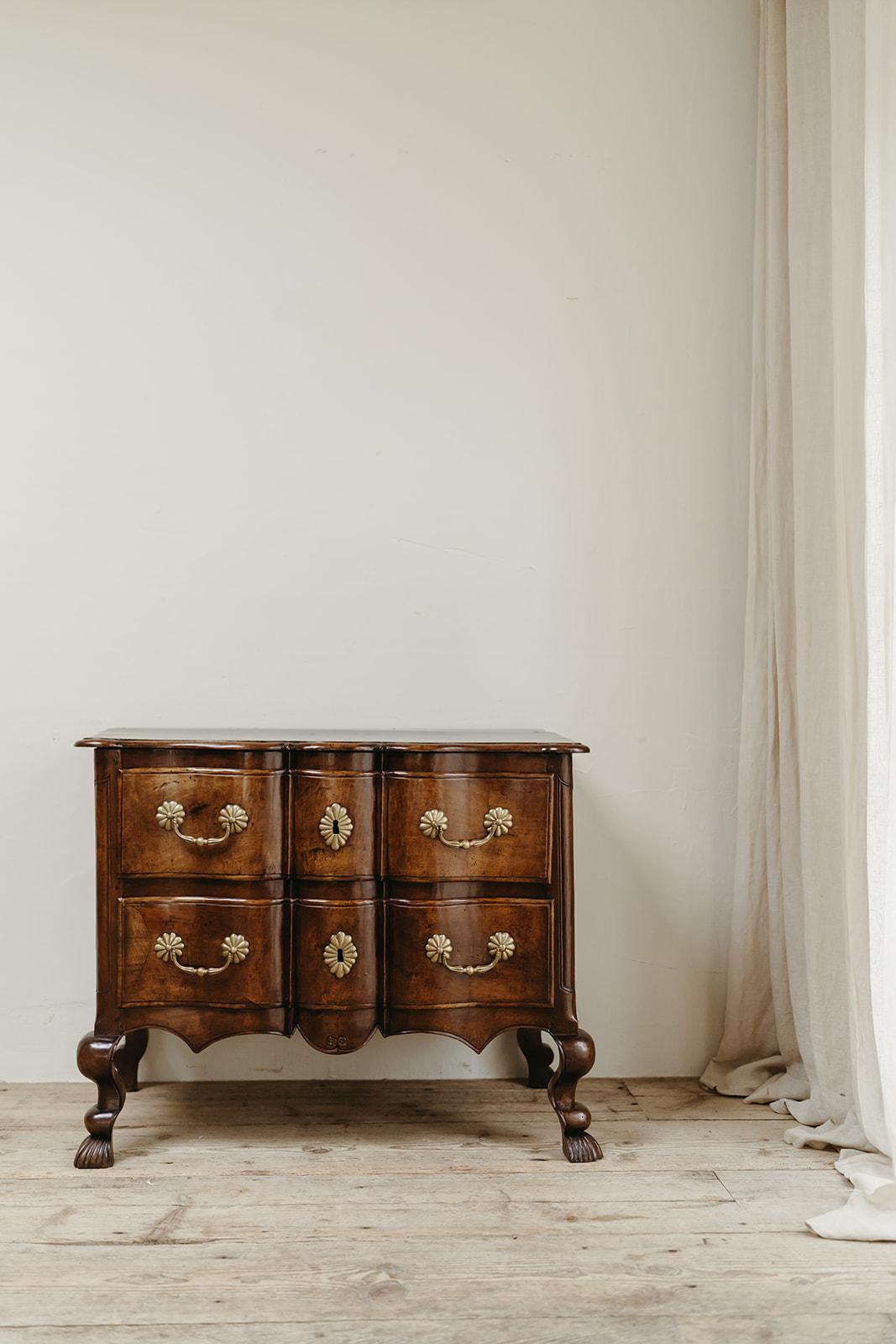 18th century French chest of drawers ... For Sale 4