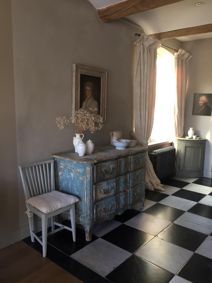 18th Century French Chest of Drawers Commode 2