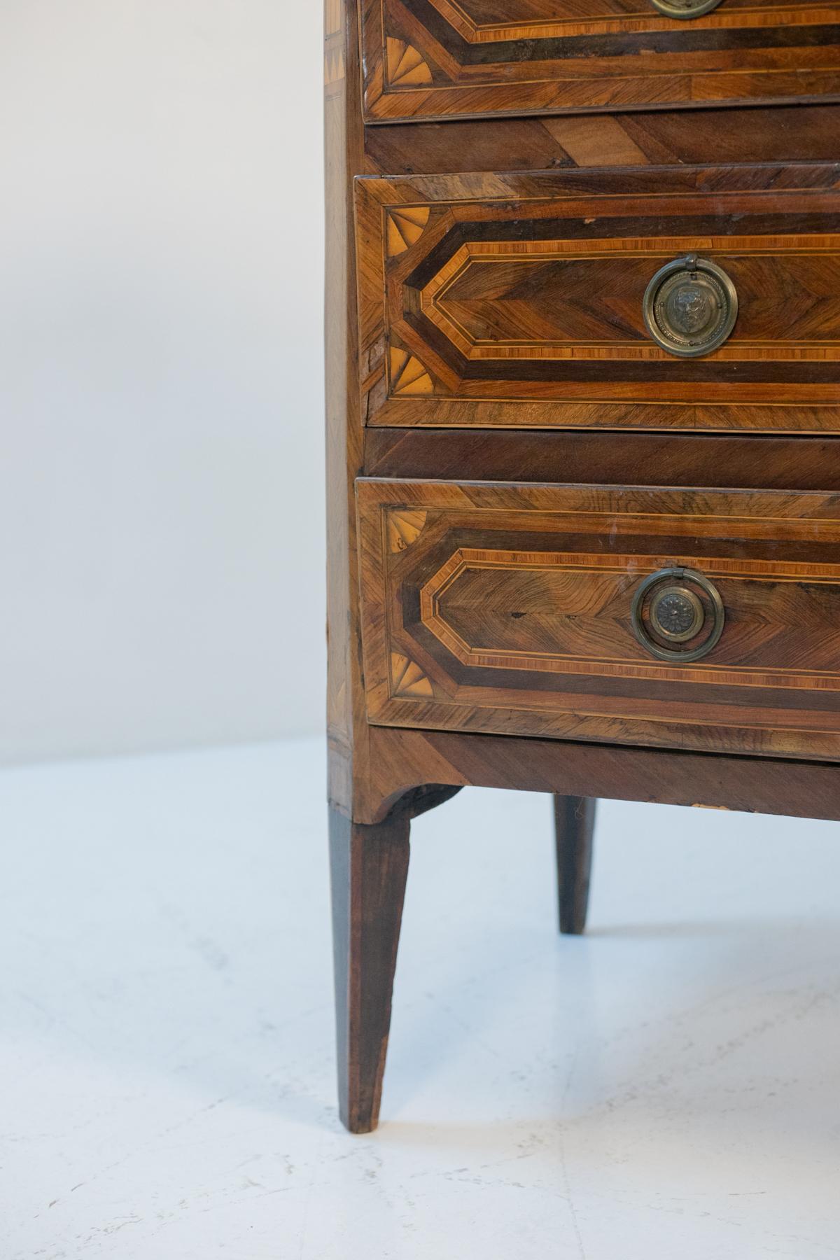 18th Century French Chest of Drawers in Wood and Red Marble In Good Condition For Sale In Milano, IT