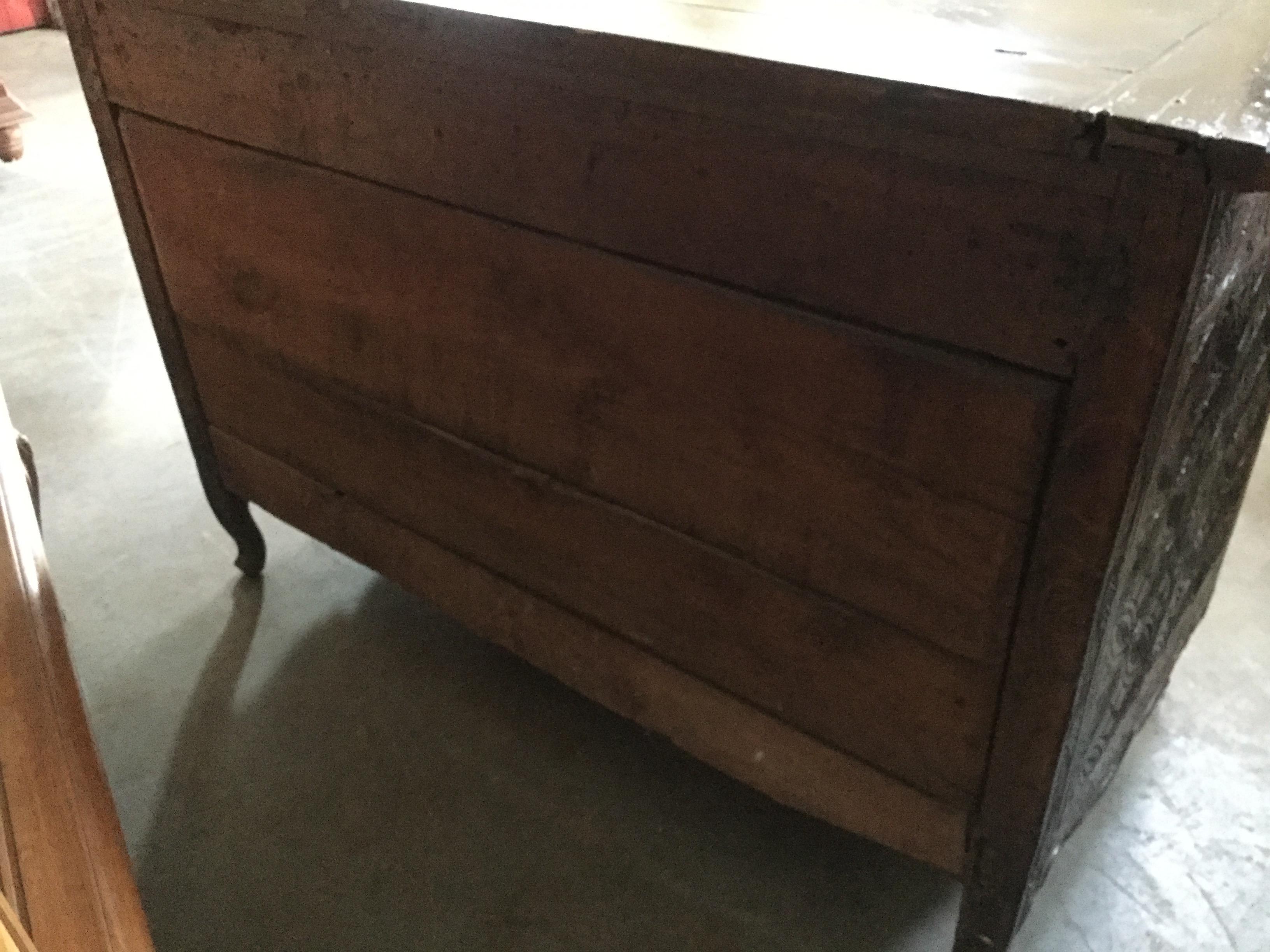18th Century French Chestnut Chest In Good Condition For Sale In Livingston, NJ