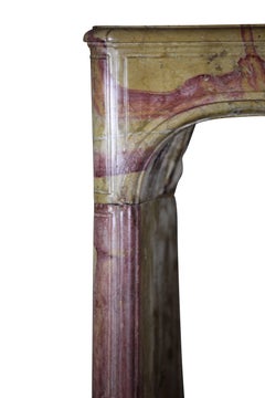 Cornice per caminetto francese del 18° secolo in pietra di Antique French
