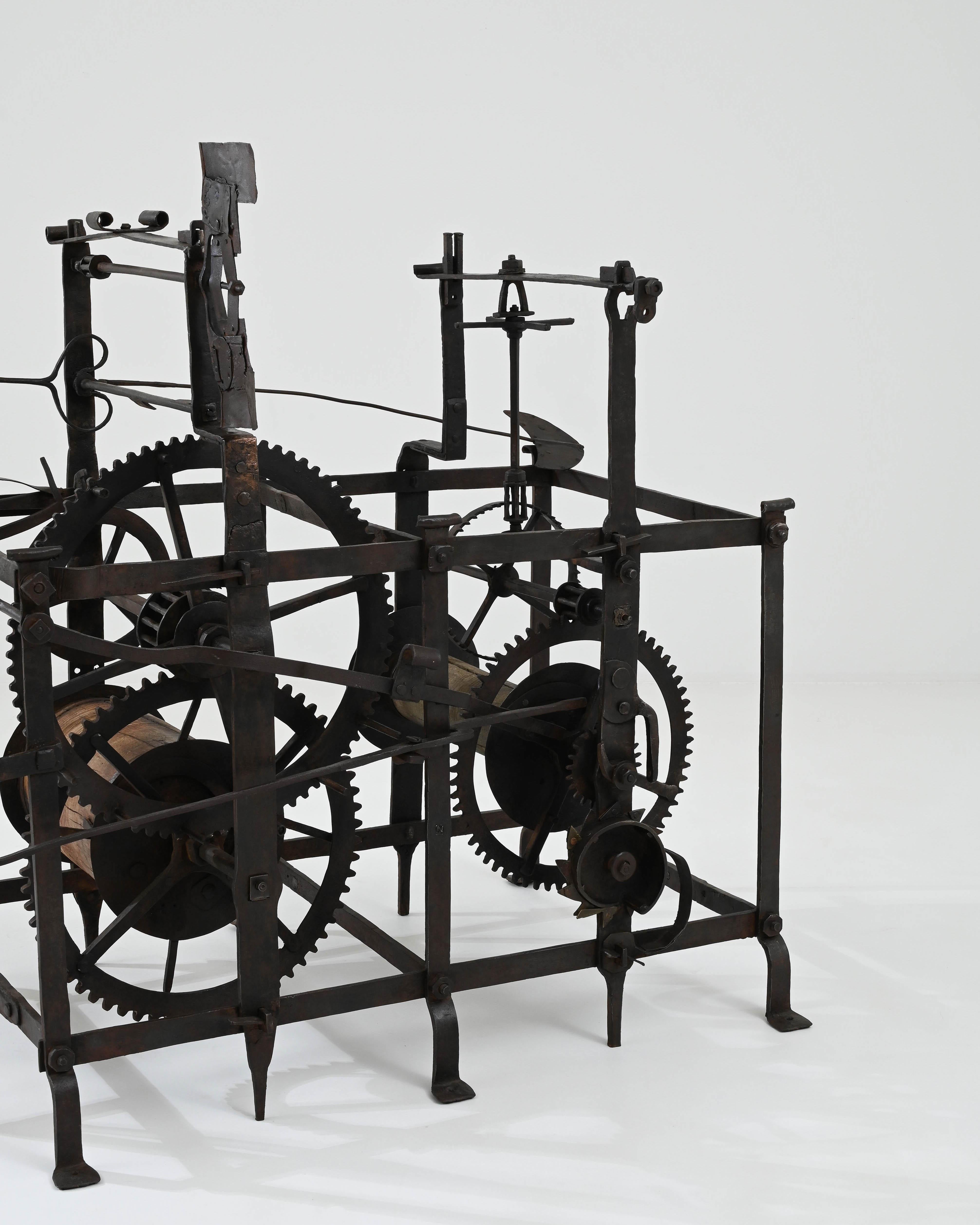 Französischer Uhrenturm-Mechanismus des 18. Jahrhunderts (Metall) im Angebot