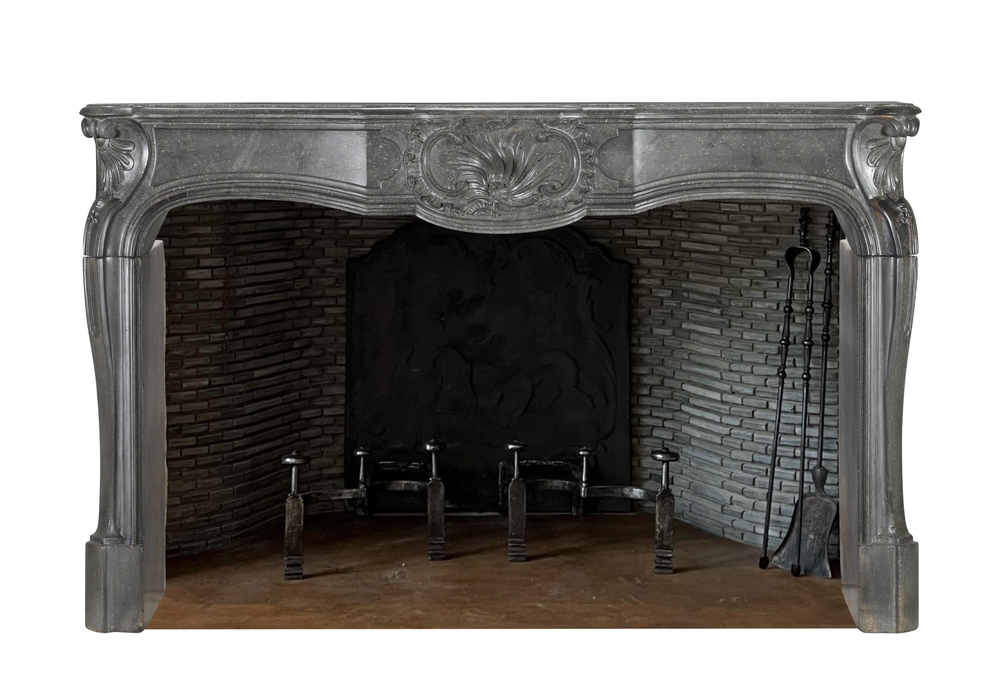 18th Century French Color Stone Regency Period Strong Fireplace Mantel In Excellent Condition For Sale In Beervelde, BE