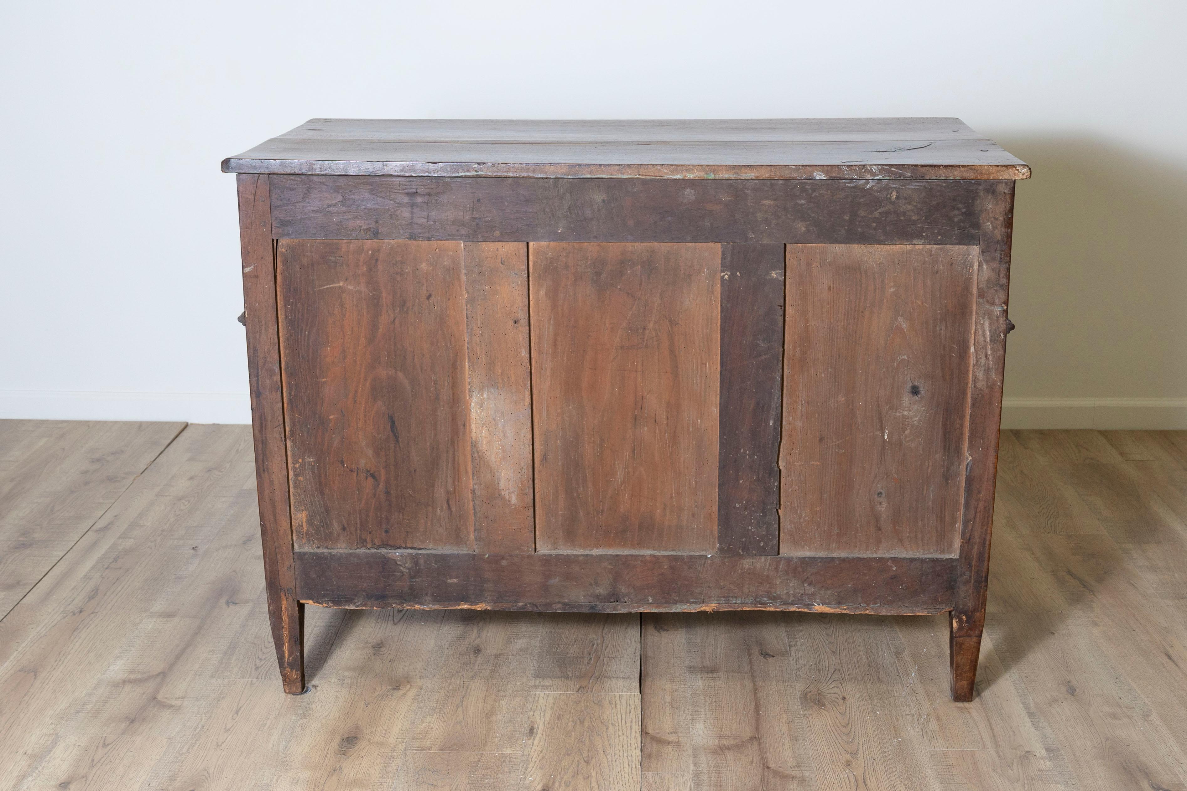 Französische Kommode aus dem 18. Jahrhundert, um 1790 im Angebot 1