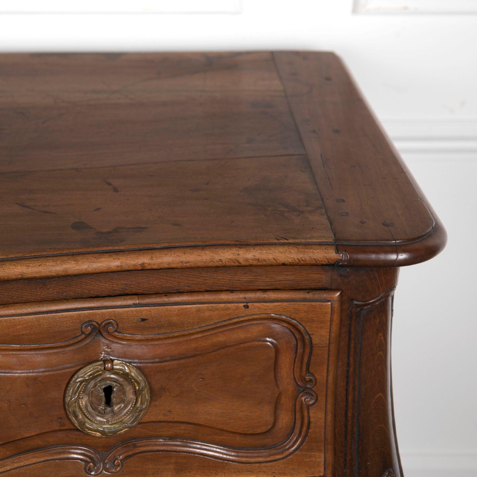 Noce Commode francese del XVIII secolo in vendita