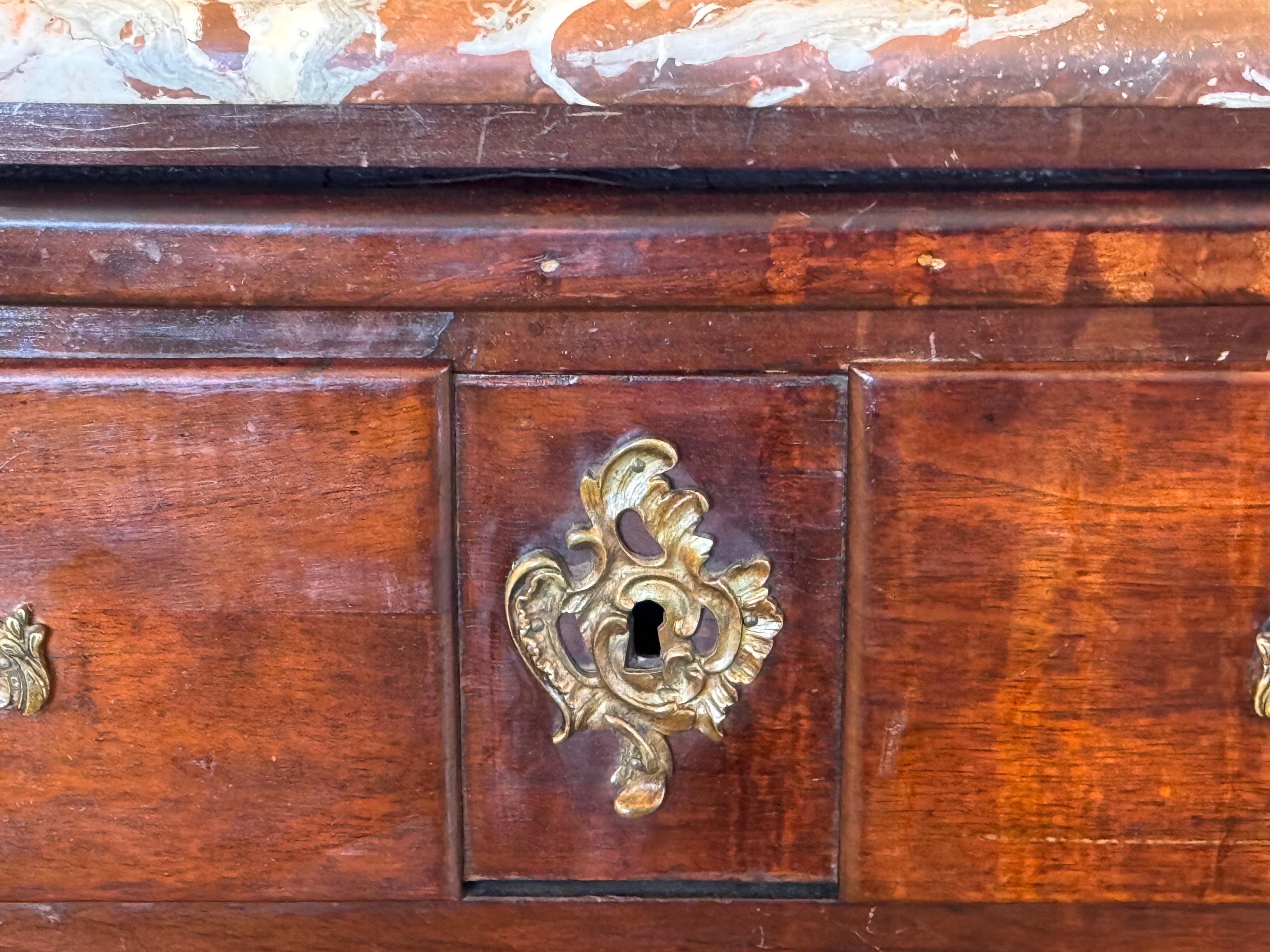 Commode francese del XVIII secolo in vendita 2
