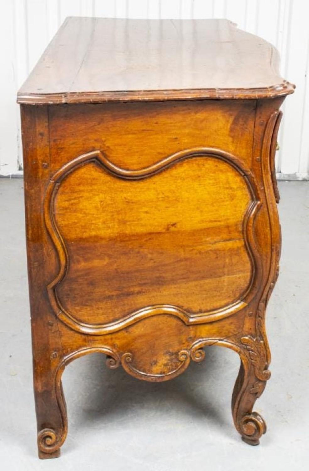 18th Century French Commode from Arles In Good Condition In Doylestown, PA