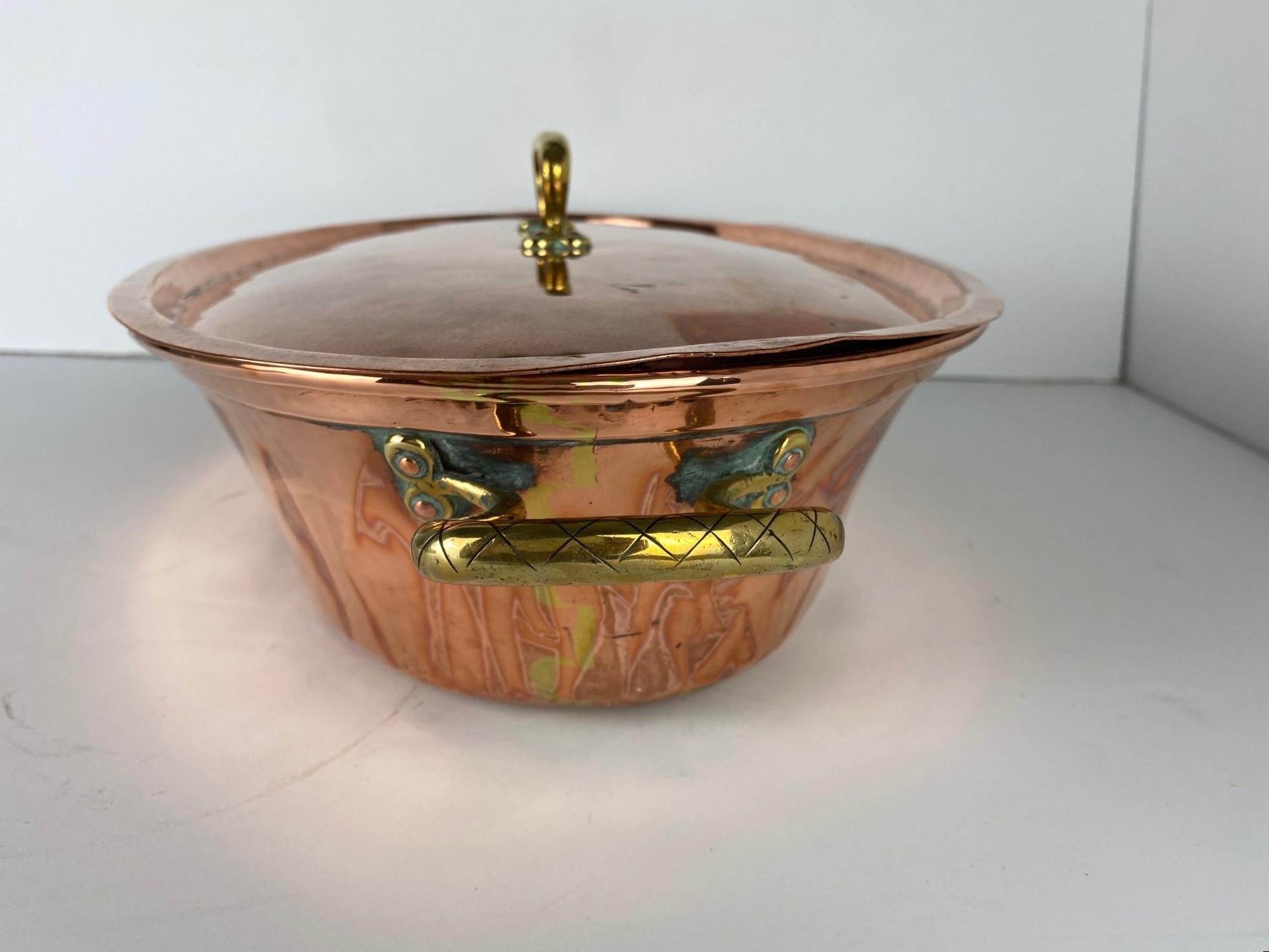 18th century, Marque shape copper pot with a lid.