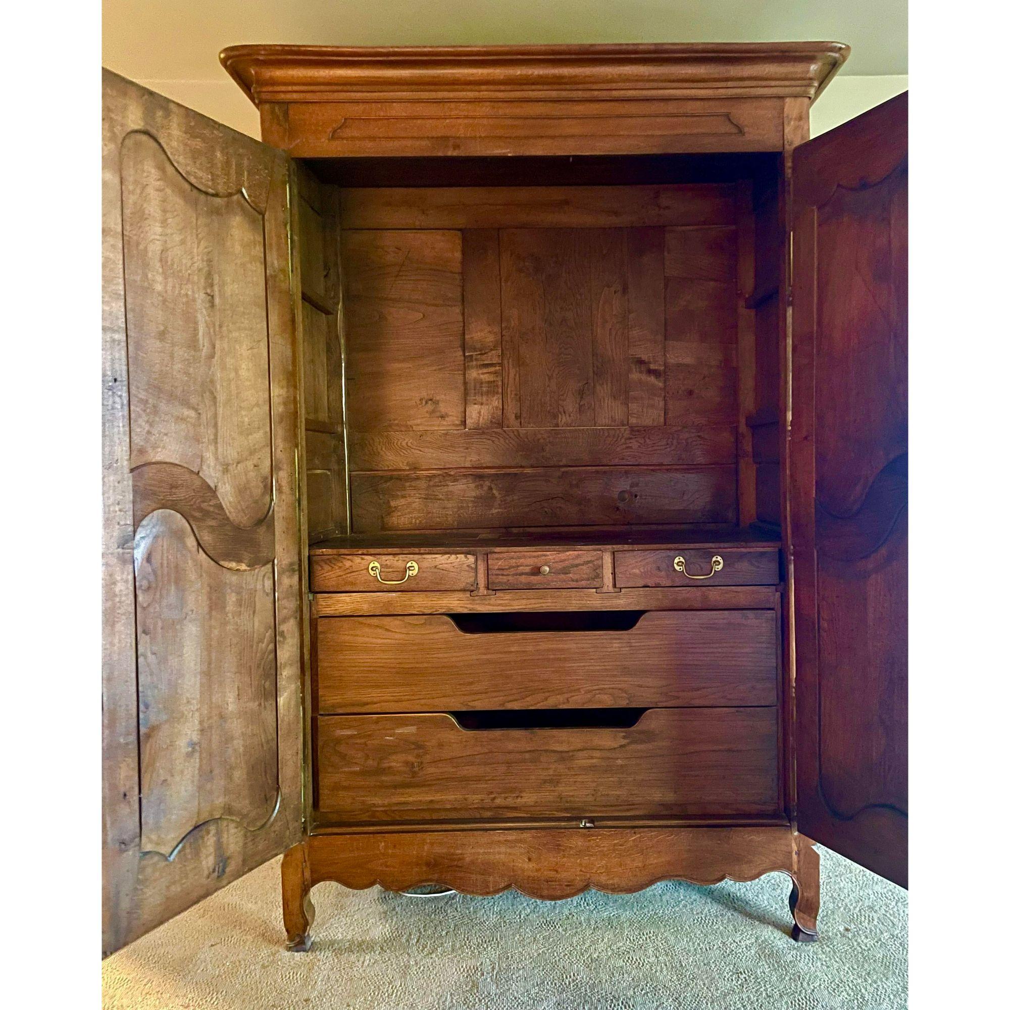 18th Century French Country Armoire Linen Press Wardrobe Cabinet In Good Condition In LOS ANGELES, CA