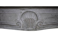 Cornice per caminetto Regency in pietra Bleu del XVIII secolo
