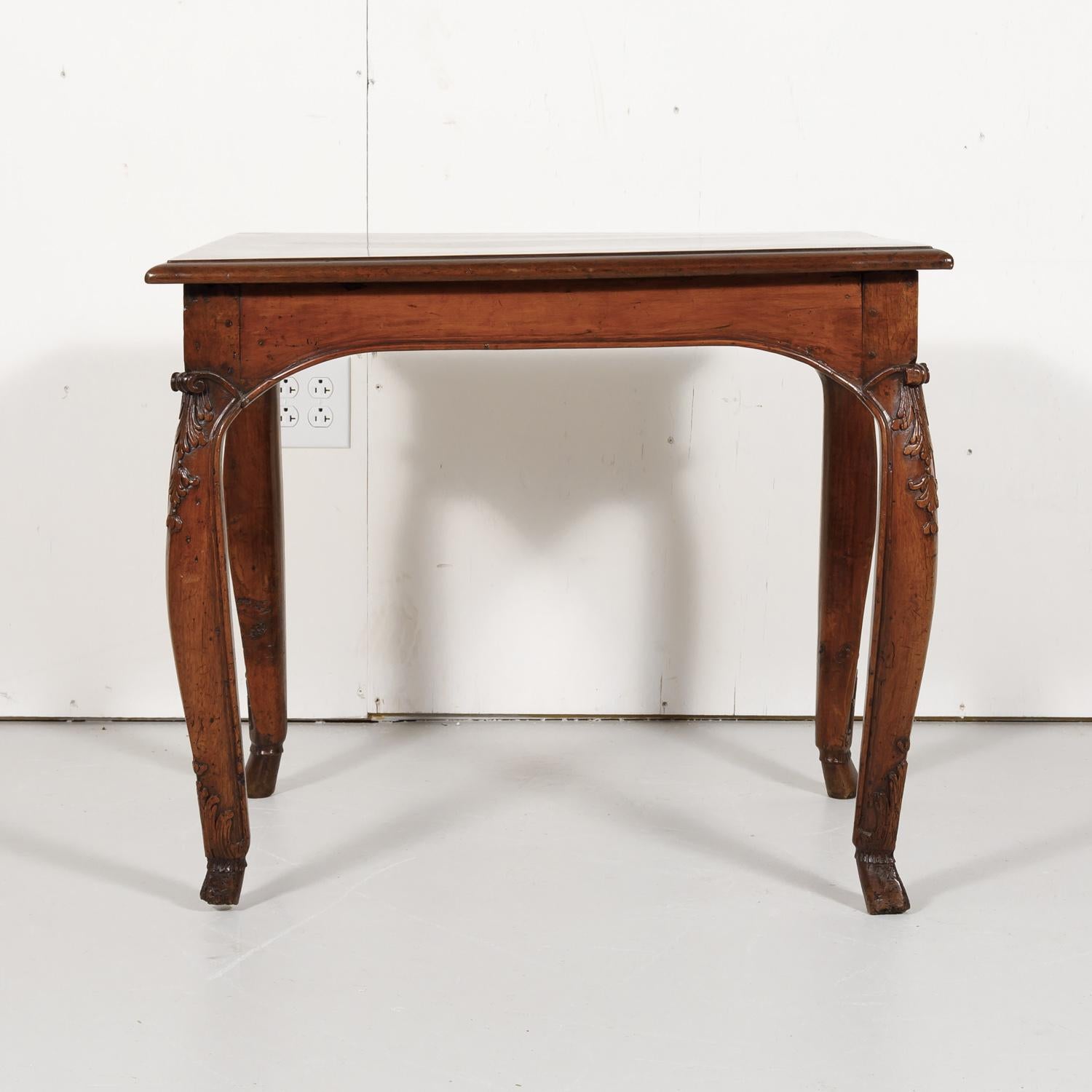 18th Century French Country Louis XV Period Side Table In Good Condition In Birmingham, AL
