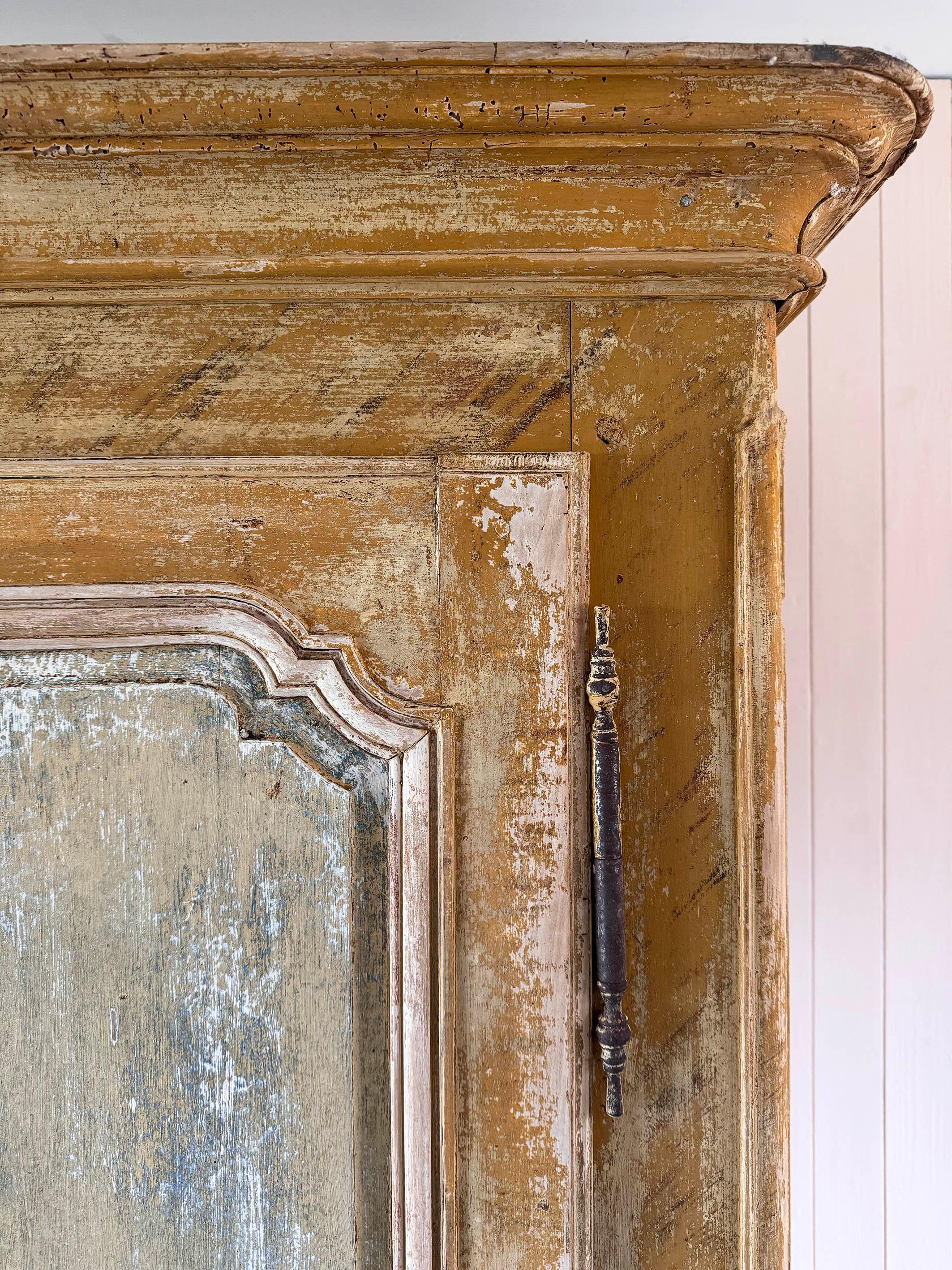 Pino Credenza francese del XVIII secolo