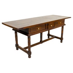 Mesa de trabajo o consola de nogal de la época del Directorio francés del siglo XVIII