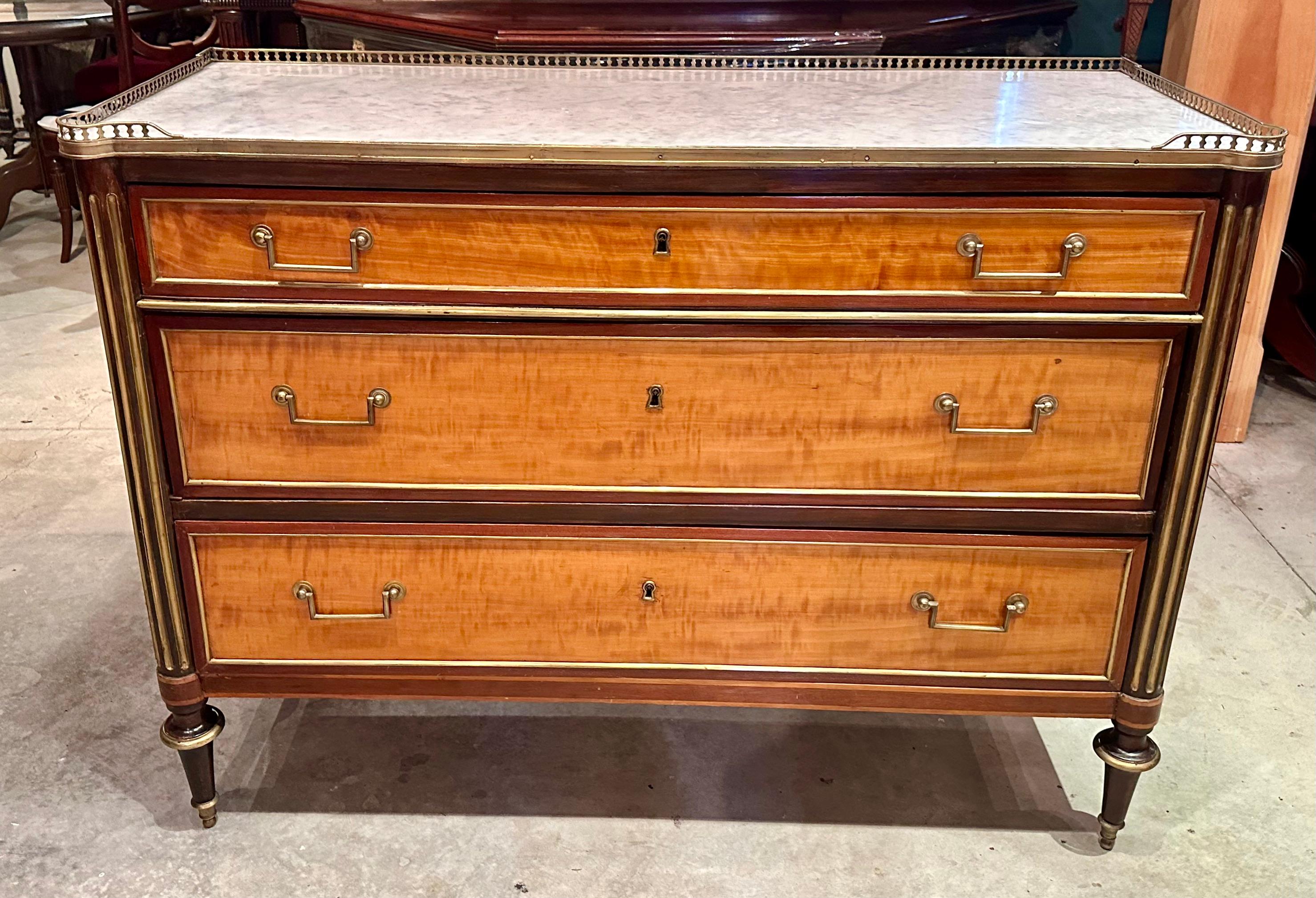 18th Century French Directoire Satinwood Mahogany Marble Top Commode In Good Condition For Sale In Essex, MA