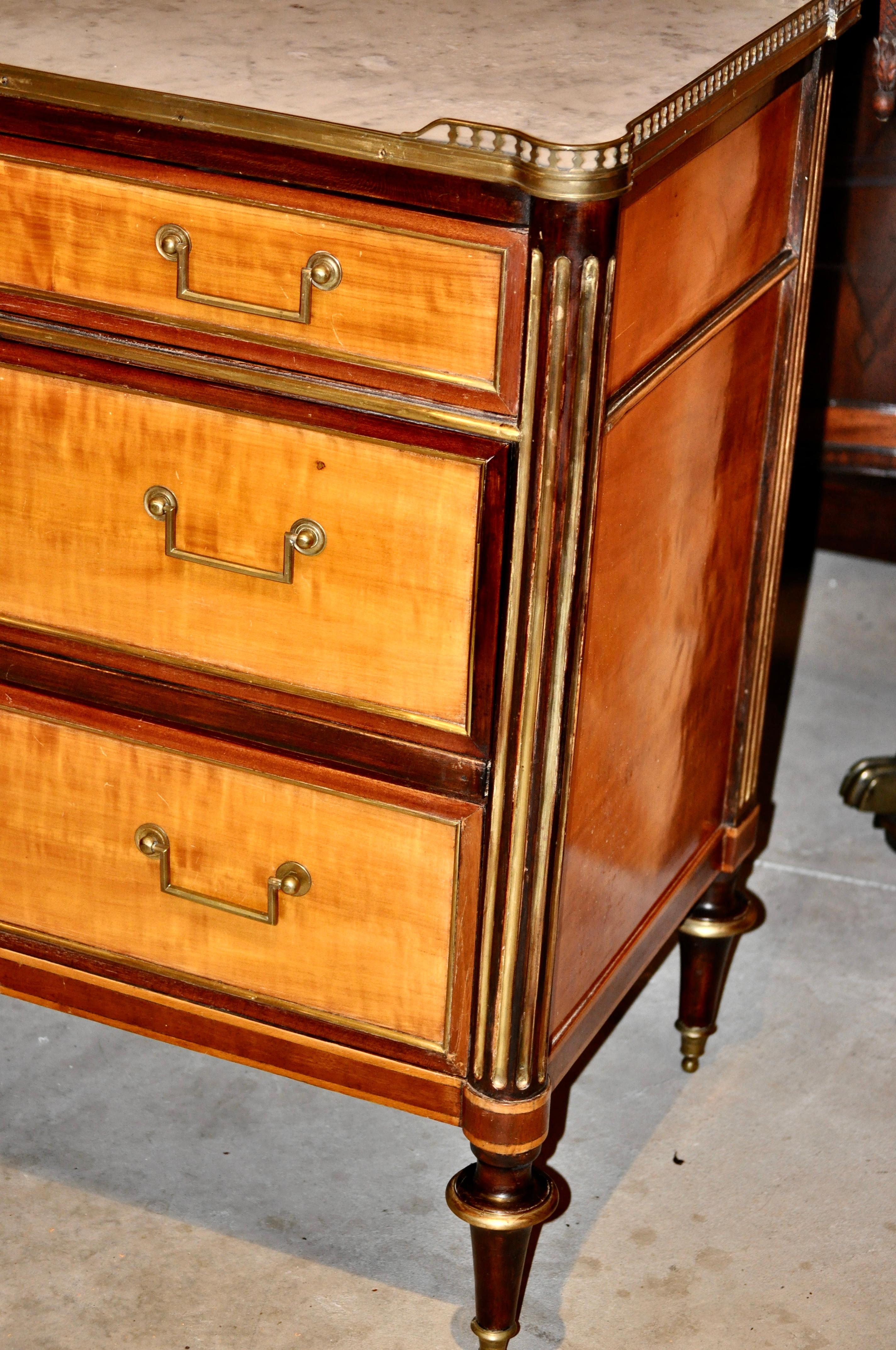 18th Century and Earlier 18th Century French Directoire Satinwood Mahogany Marble Top Commode For Sale