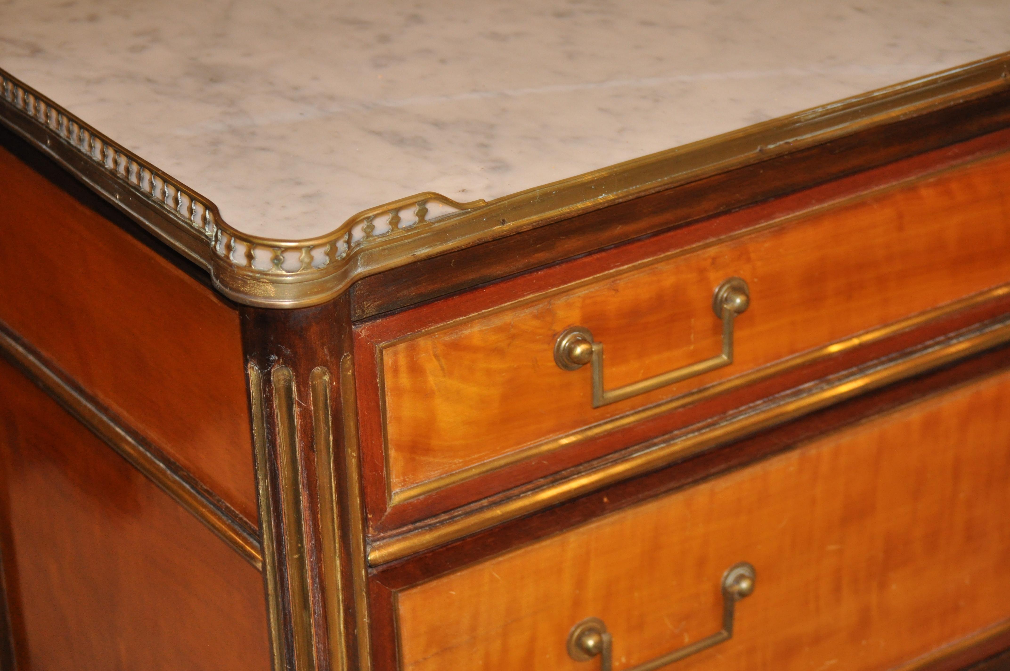18th Century French Directoire Satinwood Mahogany Marble Top Commode For Sale 2