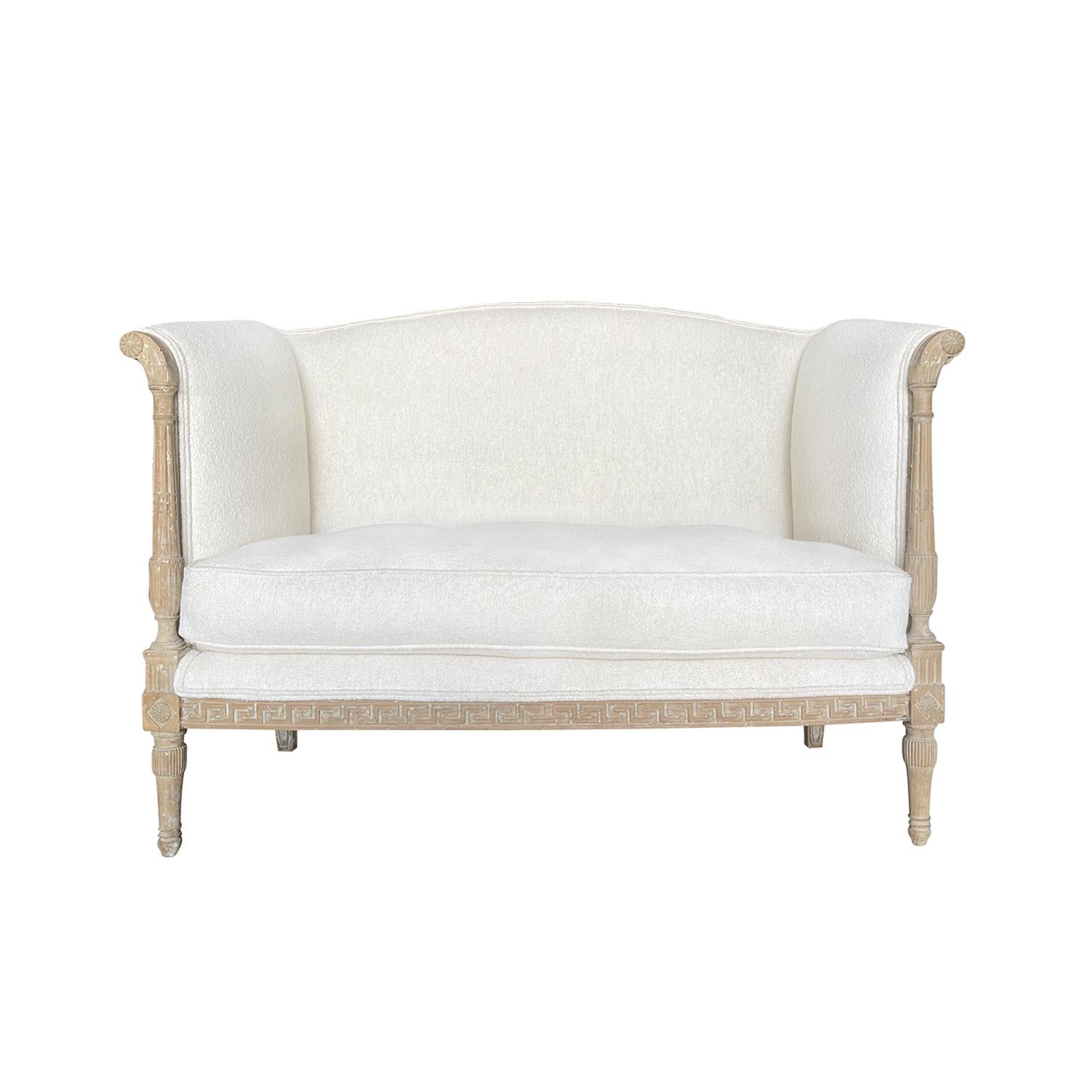 Late 18th Century, an exceptional original Directoire settee from France, in good condition. The hand scraped wood frame of the French period canape has the original patina. Hand crafted in Beechwood with a gracious flower décor, rosettes. A