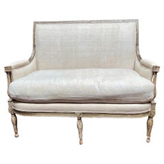 Settee de style Directoire française du 18ème siècle avec une finition peinte