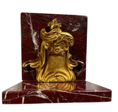 Paire de serrures de porte françaises du 18ème siècle sur marbre comme serre-livres