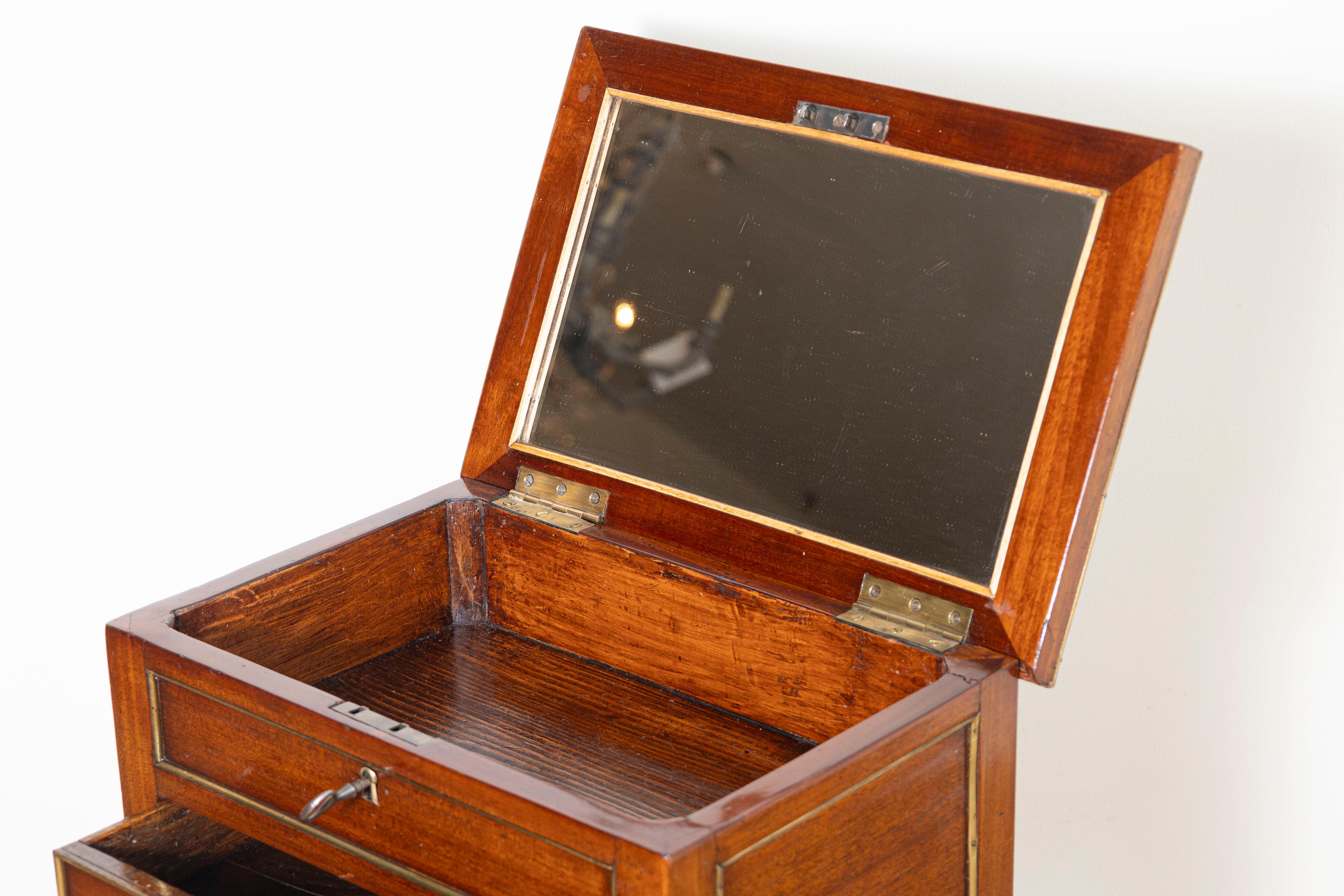 18th Century French Dressing Table For Sale 1
