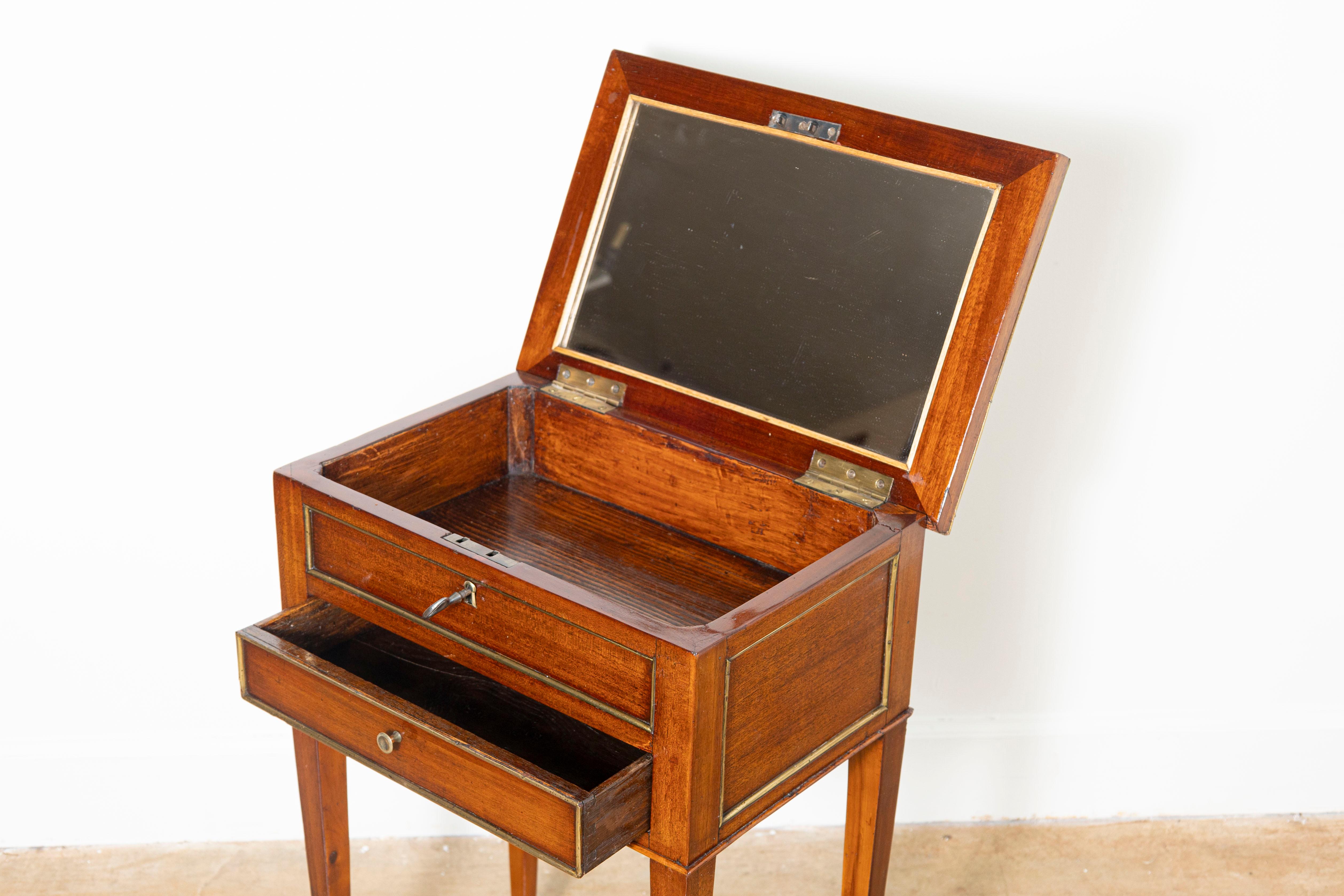 18th Century French Dressing Table For Sale 2