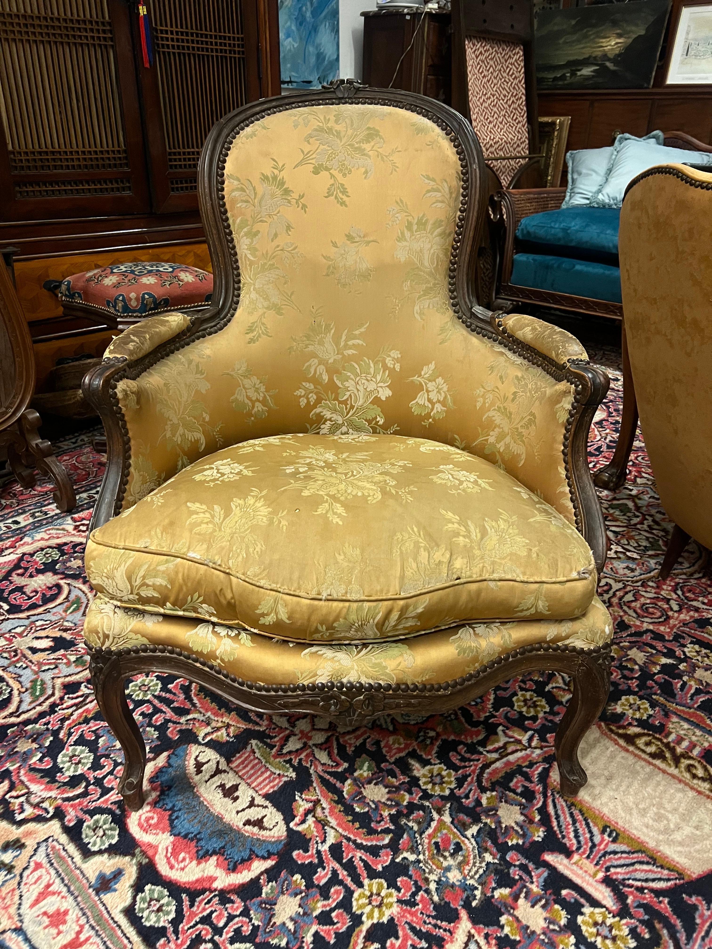 18th Century French duchesse part bergere form Louis XV period in hand molded and carved walnut frame steel wearing an original yellow silk upholstery.
Good authentic condition of the frame but the upholstery needs to be changed.
France, circa 1770