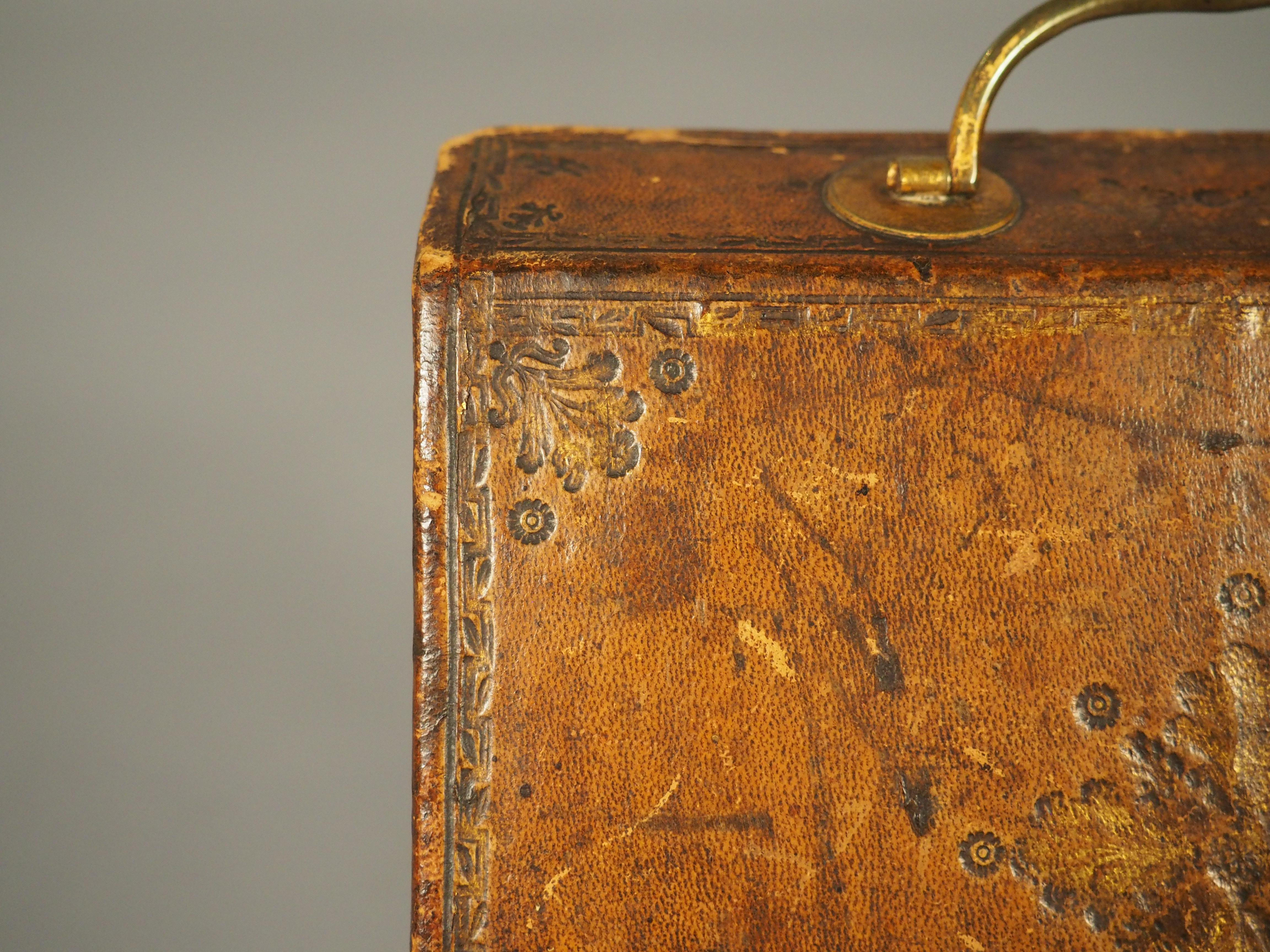 Boîte à lettres en cuir gaufré du XVIIIe siècle, 